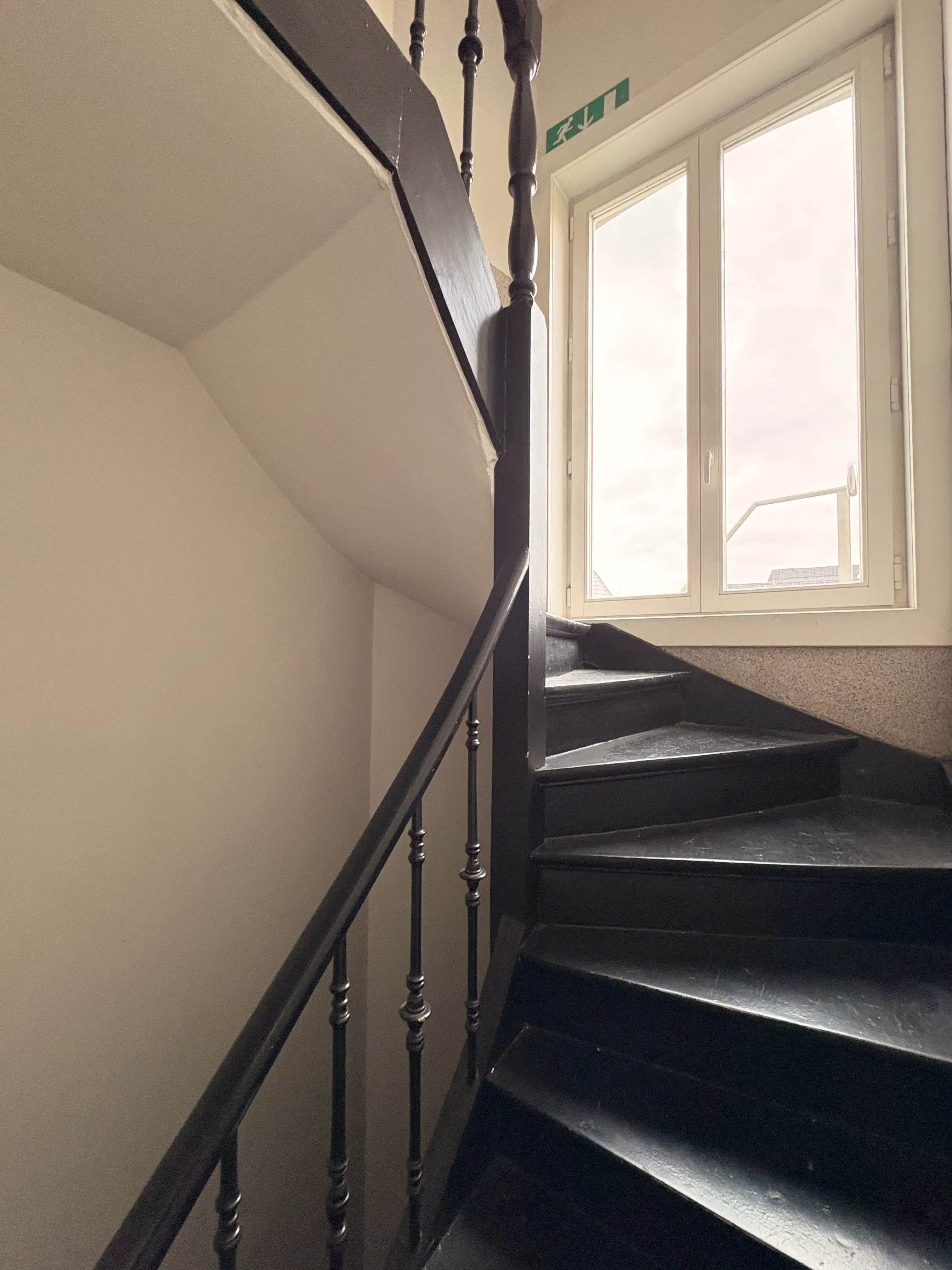 Handelspand met drie studio’s te koop op topligging in Gent foto 12