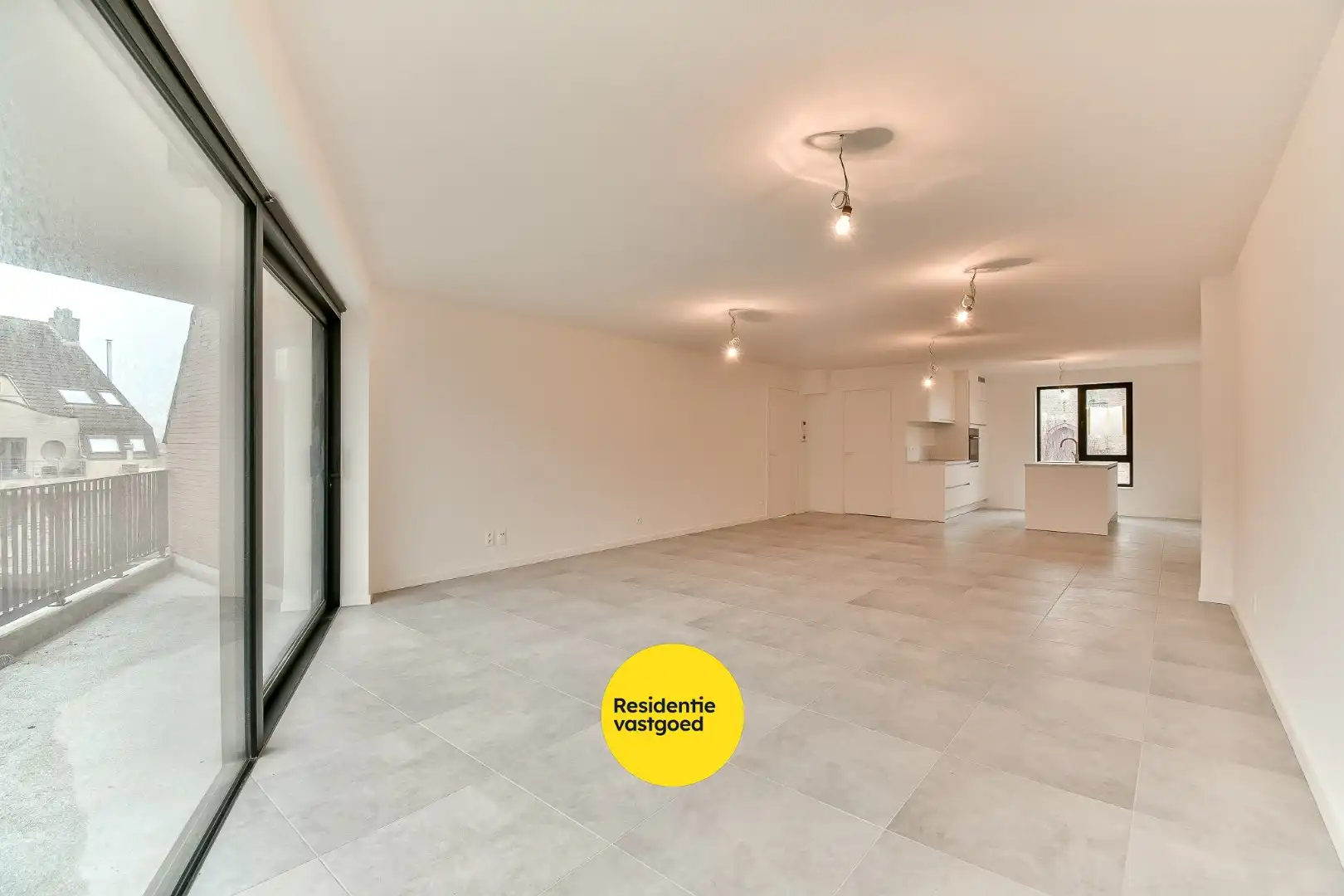 Royaal drie-slaapkamer appartement met ruim terras foto 14