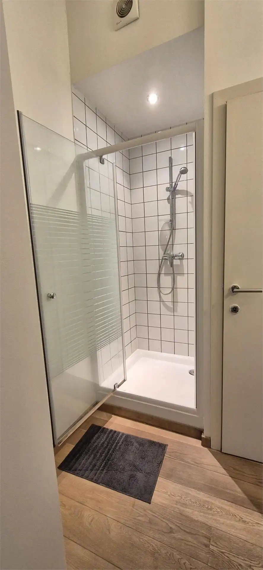 Rustig gelegen studio met grote ramen in het hart van Leuven foto 5