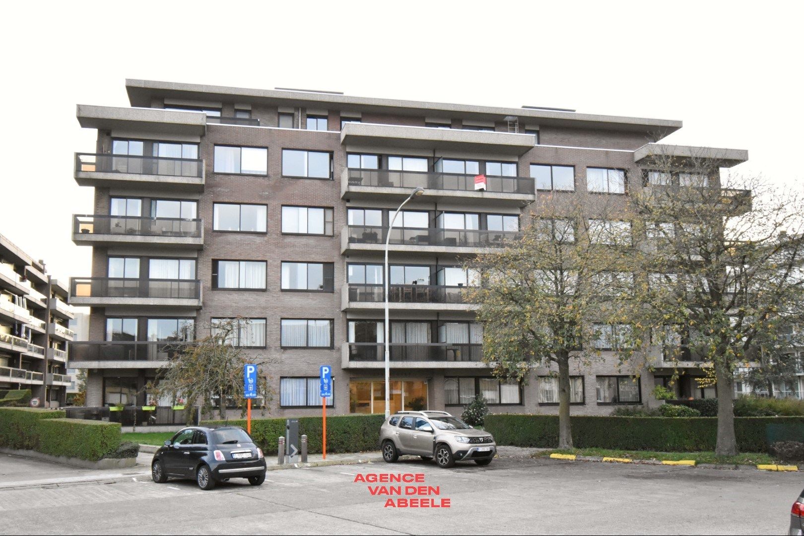 Zeer ruim appartement met 2 slaapkamers en  2 terrassen inclusief  garagebox  foto 1