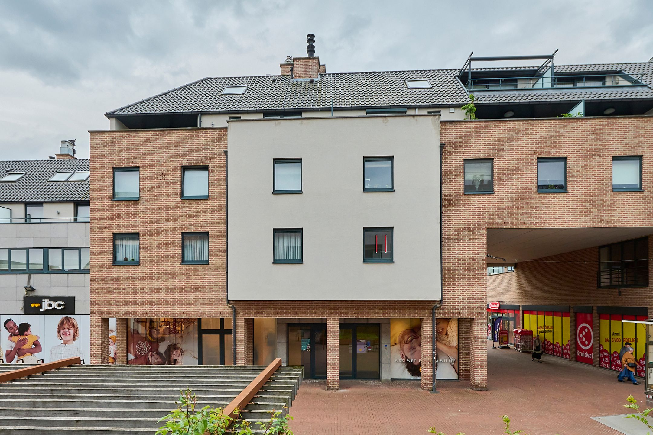 Centraal gelegen appartement met 1 slpk in hartje Bilzen foto {{pictureIndex}}