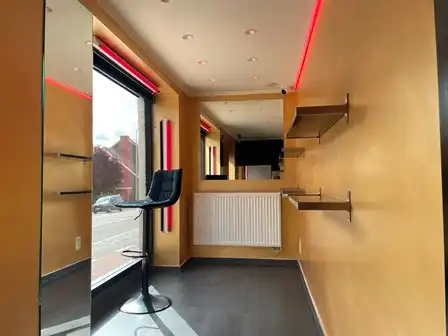 Uniek handelspand en duplex-appartement met terras foto 10
