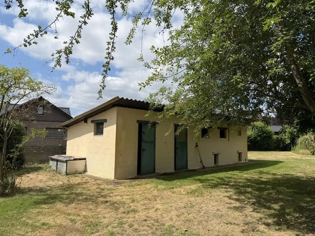Karaktervolle, vrijstaande woning op riant perceel foto 12