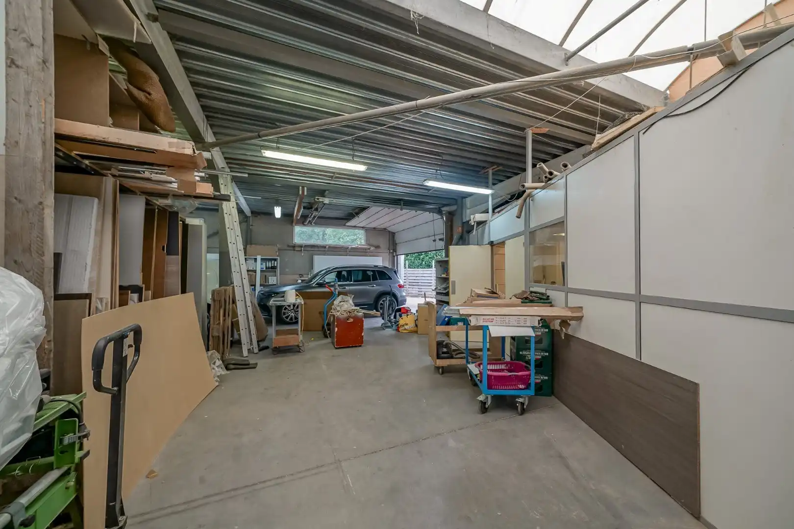 Winkelruimte met magazijn en woonst te Oostende foto 19