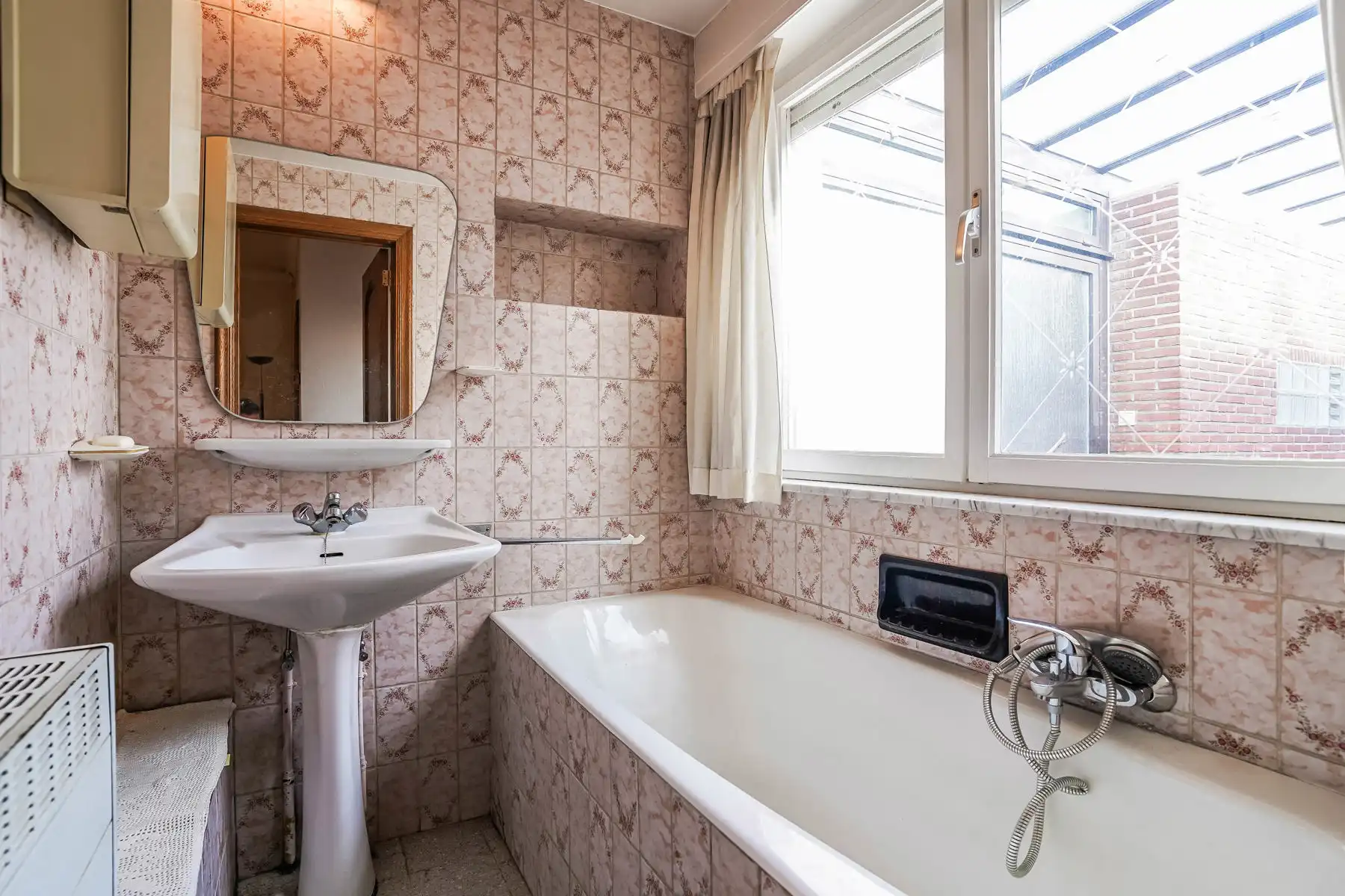 Gunstig gelegen, te renoveren HOB-woning te Kapelle o/d Bos foto 11