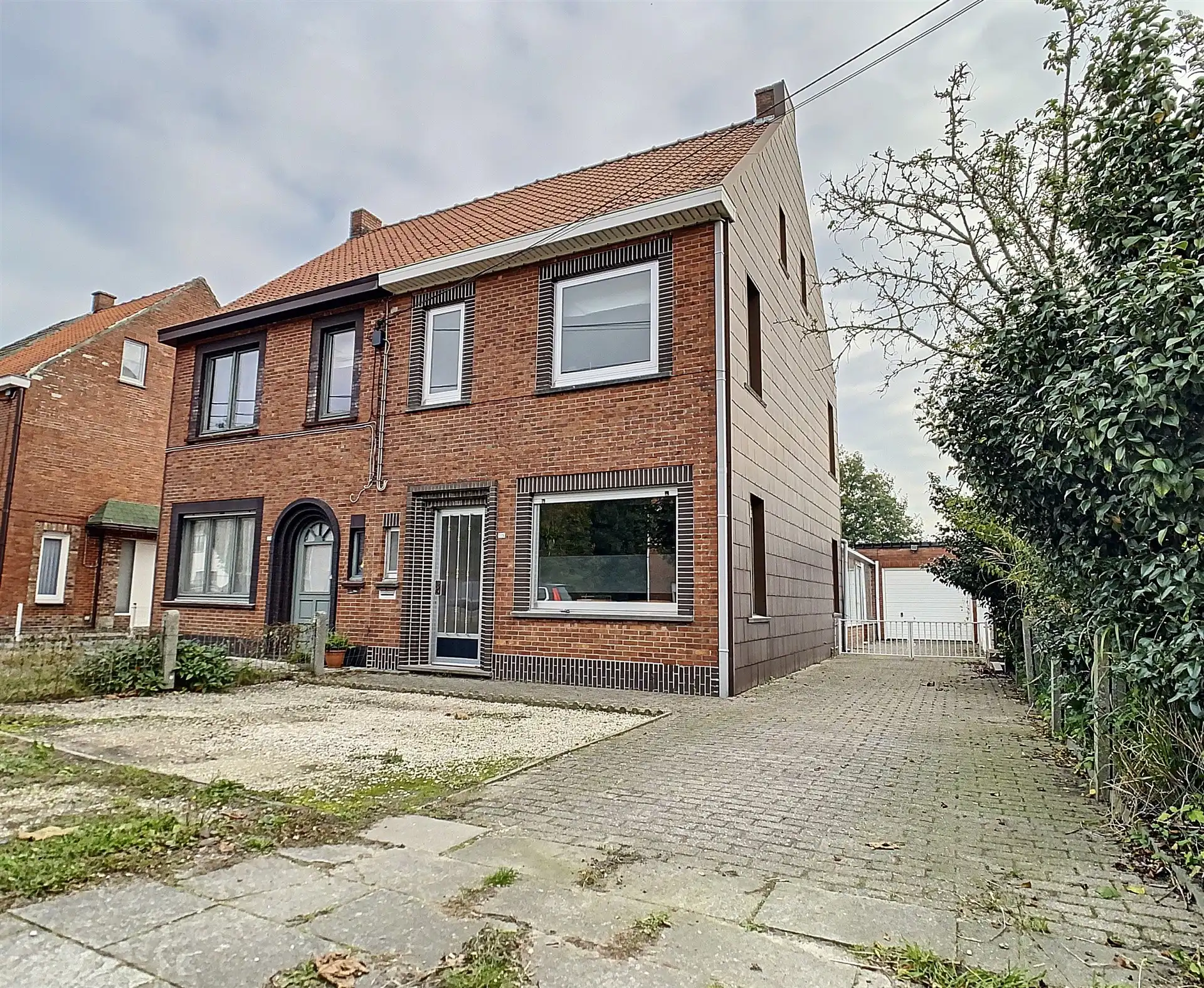 Hoofdfoto van de publicatie: Ruime gezinswoning met 4 slaapkamers en 3 badkamers op perceel van 646m²!