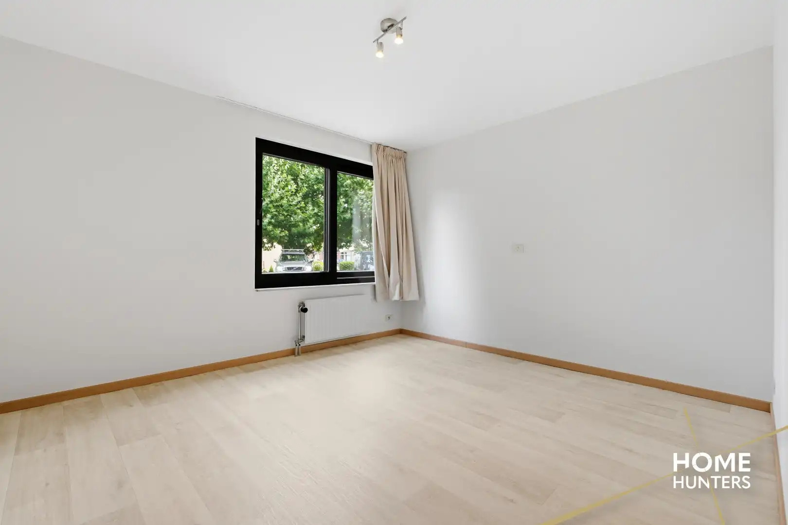 Lichtrijk gelijkvloers appartement in centrum Roeselare foto 9