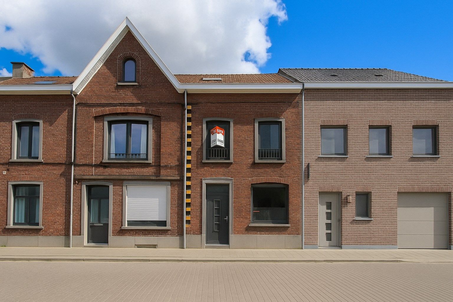Te koop: charmante en energiezuinige woning met 4 slaapkamers én diepe tuin in het hart van Sint-Niklaas foto {{pictureIndex}}