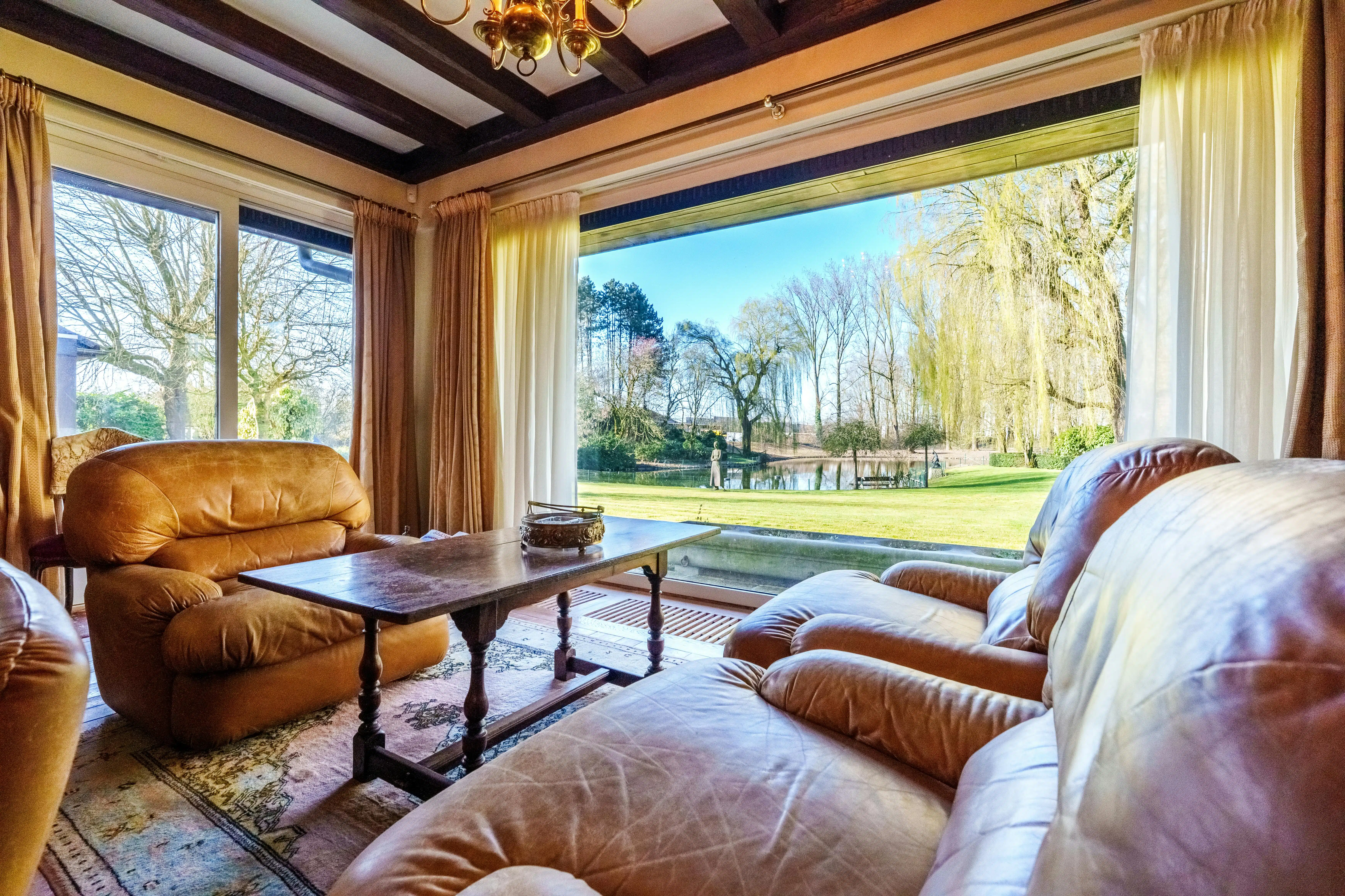 Unieke villa met vijver te koop aan de rand van Roeselare foto 9