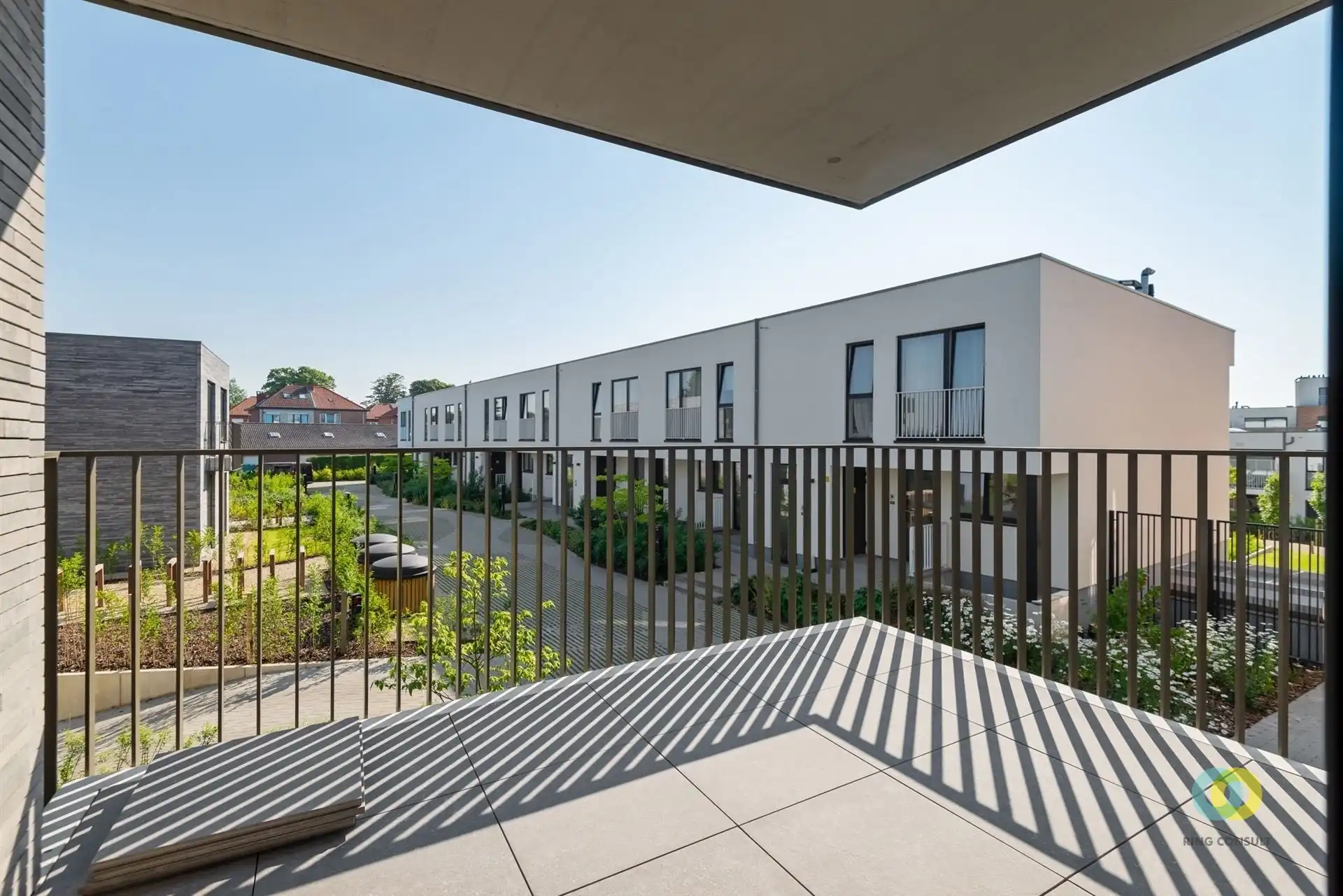 Ruim appartement met 2 terrassen en garage foto 2
