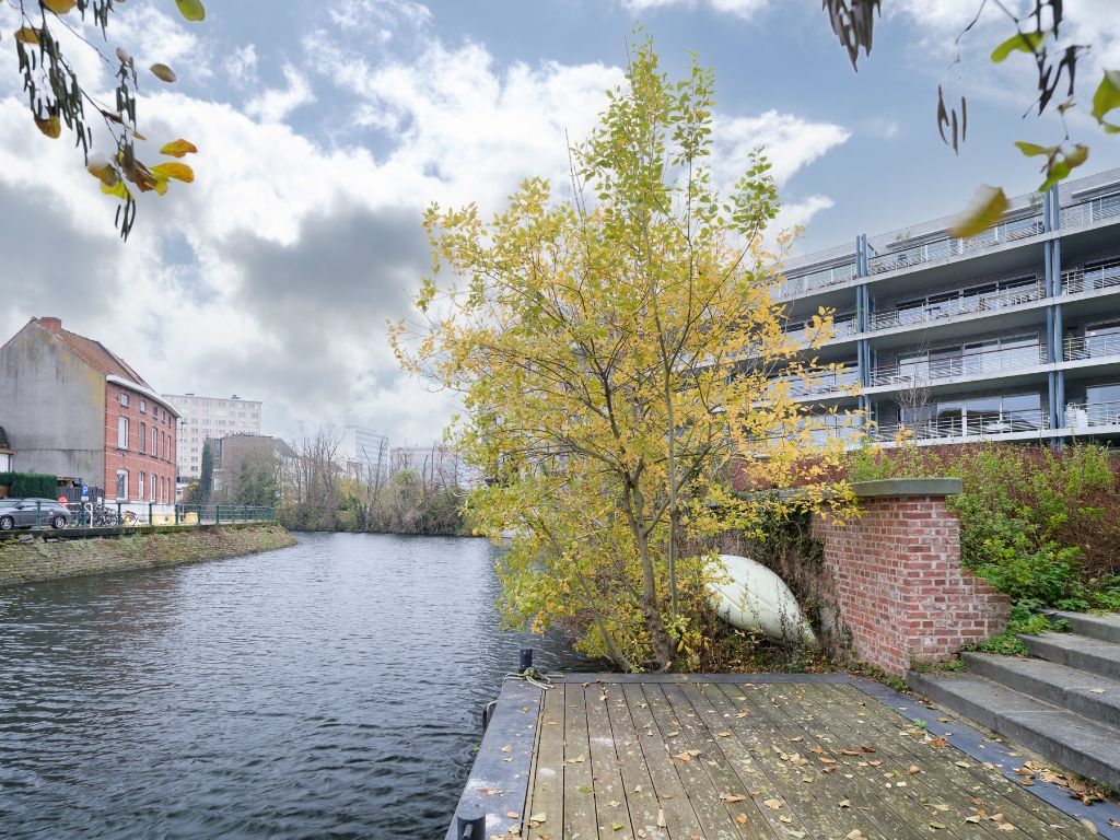 lichtrijk 2 slaapkamer appartement met uitstekende bereikbaarheid foto 14