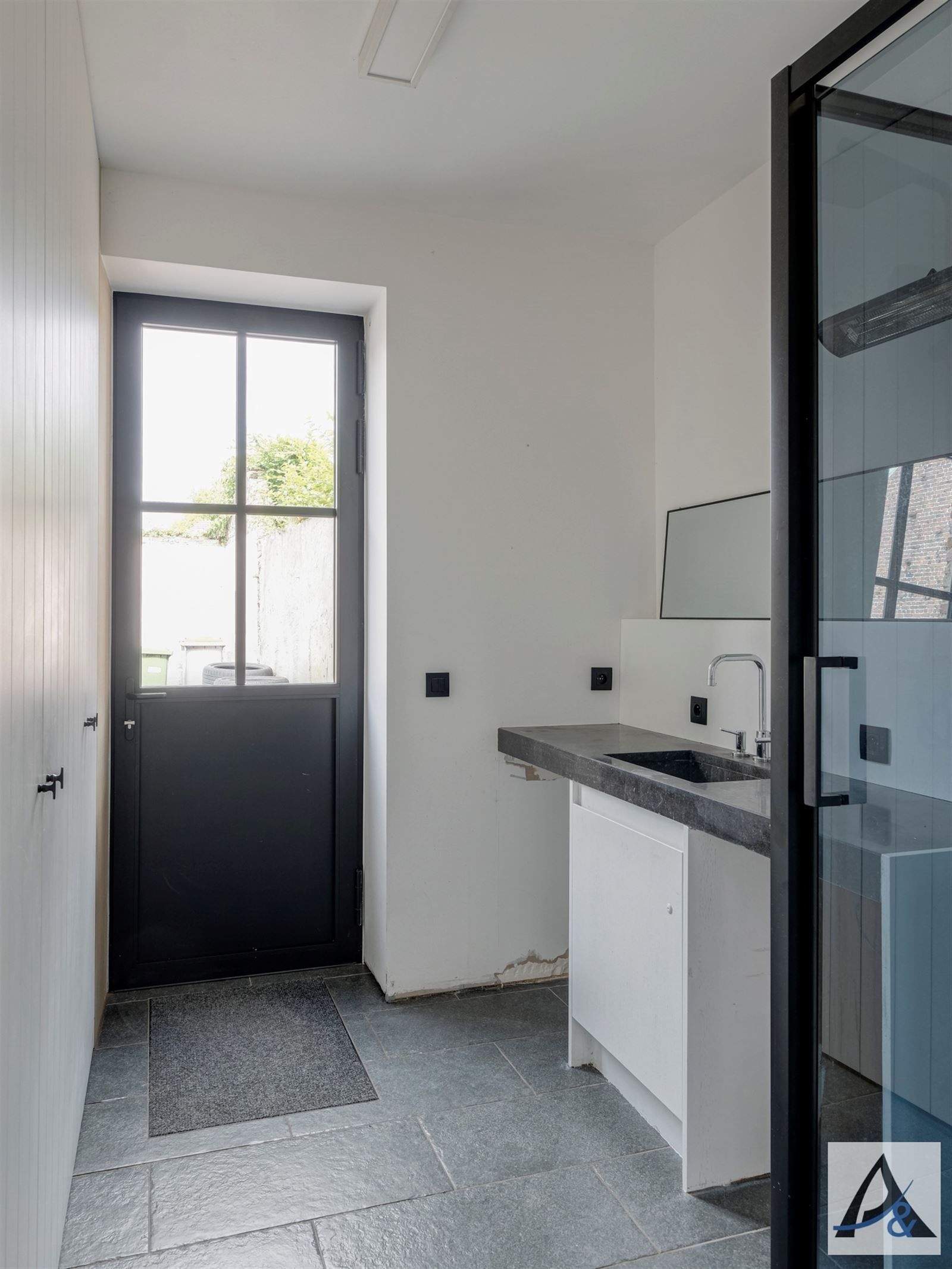 Totaal gerenoveerde, instapklare gezinswoning te koop in het hart van Munsterbilzen! foto 18