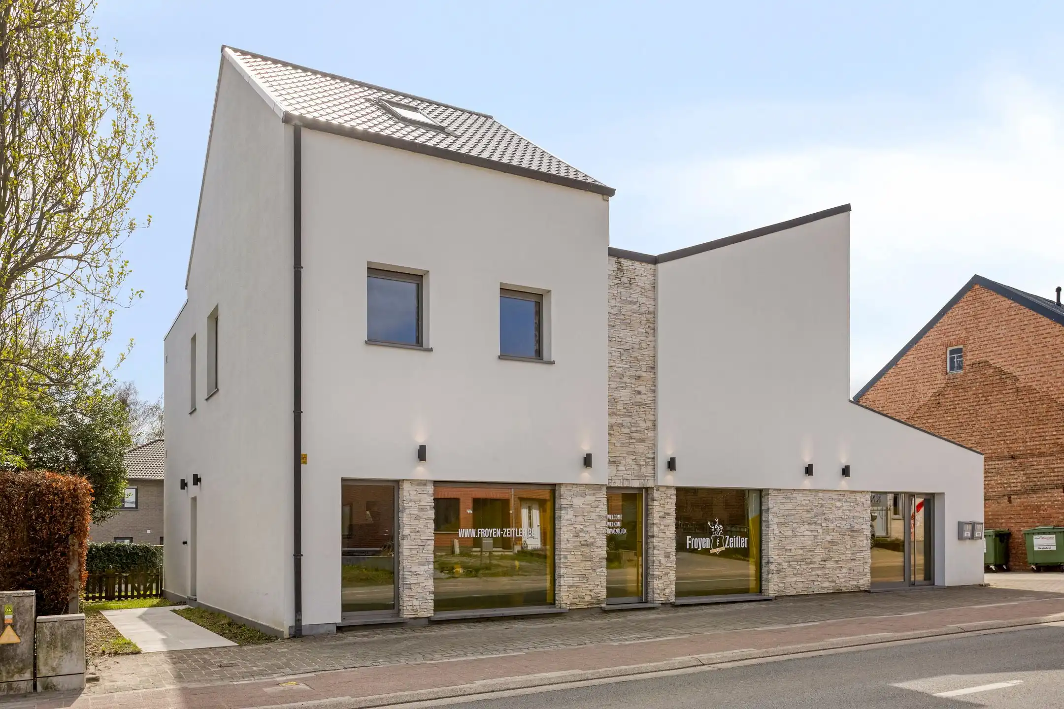 Moderne,lichtovergoten woon-werk opportuniteit te Betekom foto {{pictureIndex}}