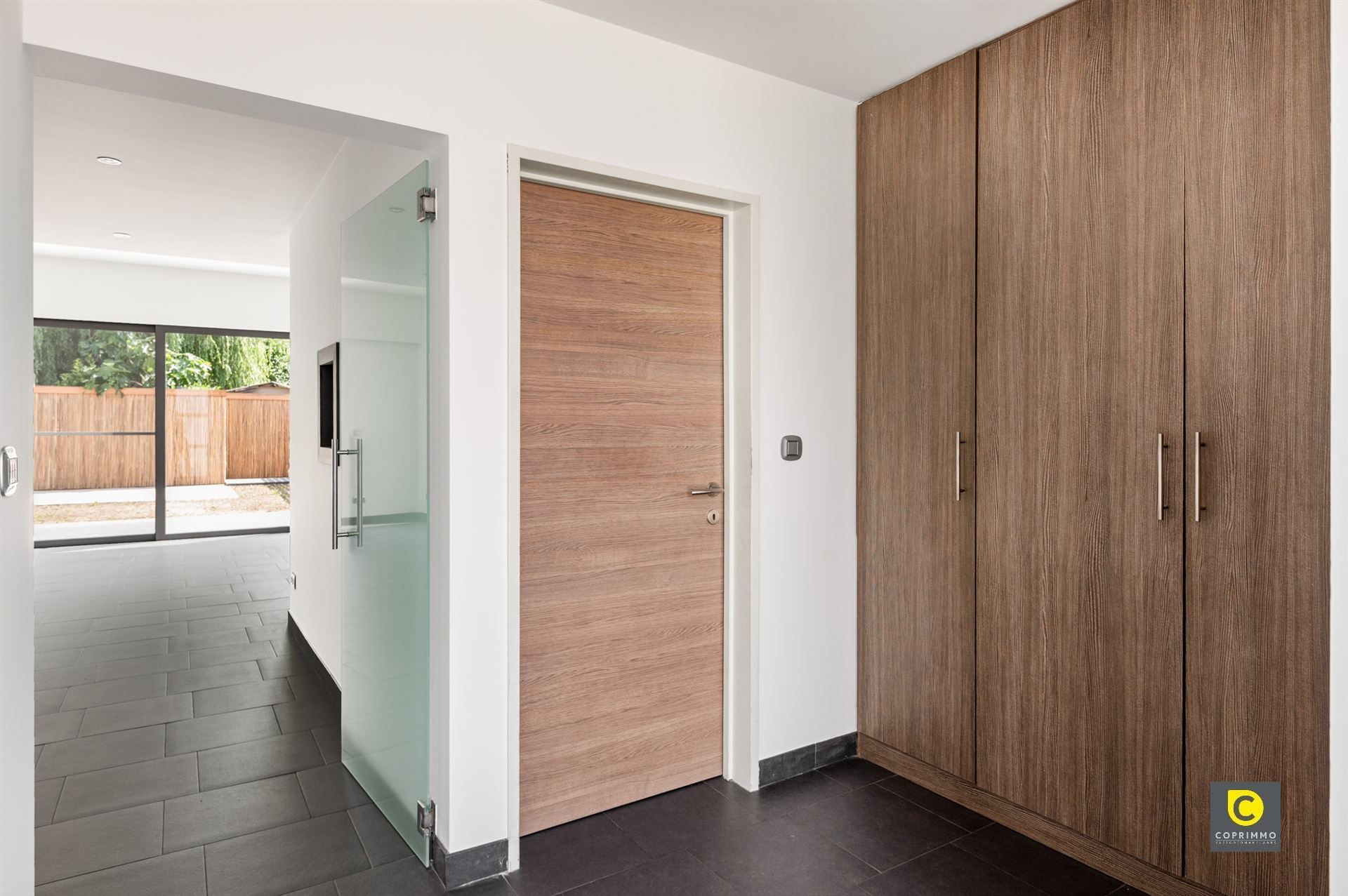 Recente instapklare woning op woonerf foto 3