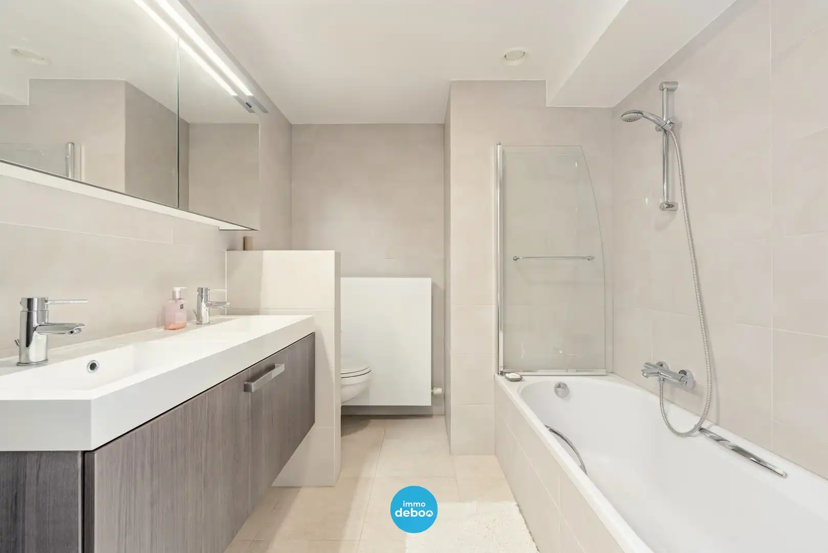 Perfect onderhouden duplex met open zicht vlakbij zee foto 13