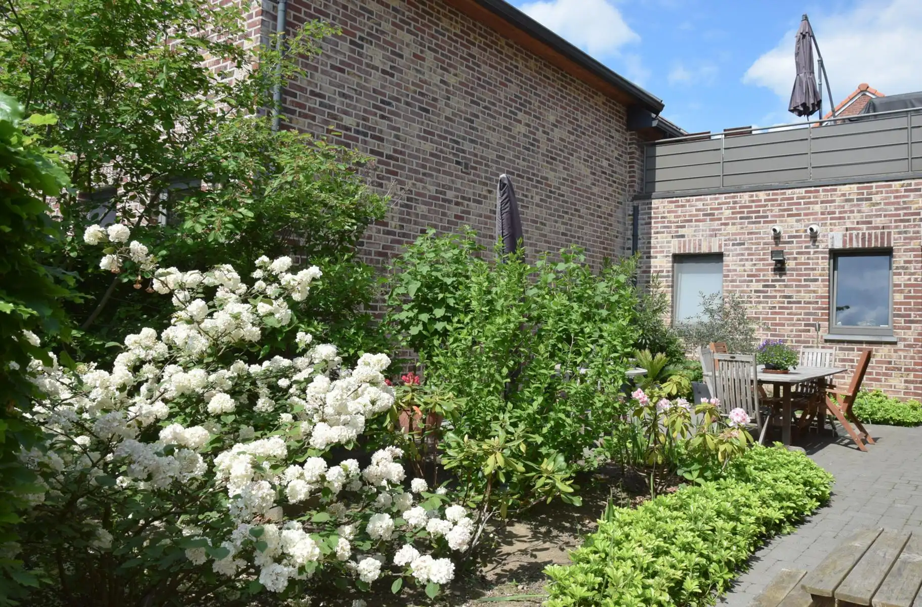 Gelijkvloers appartement met terras/tuin en garage foto 16