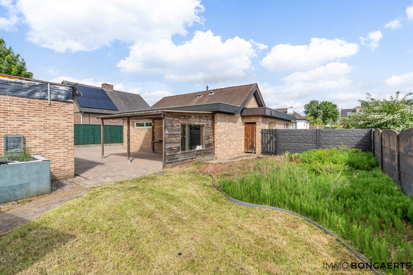 Ruime bungalow met drie slaapkamers foto 22