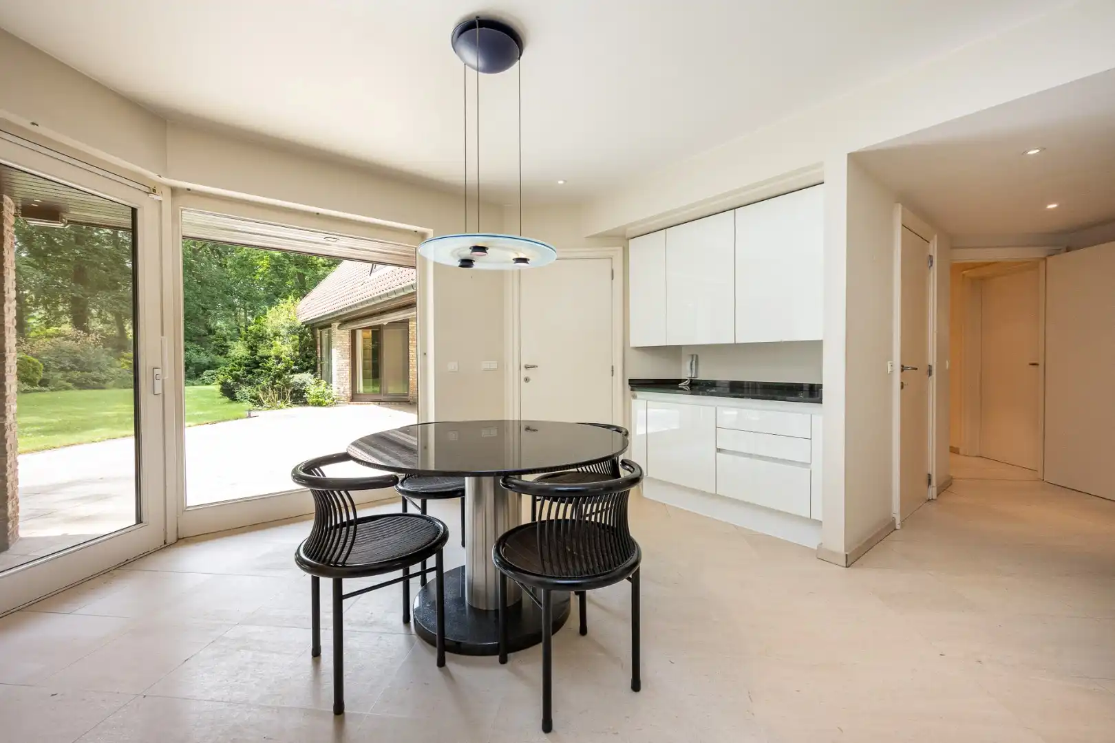 Exclusieve villa met gelijkvloerse master suite, prachtige tuin en uitzonderlijk wooncomfort foto 8