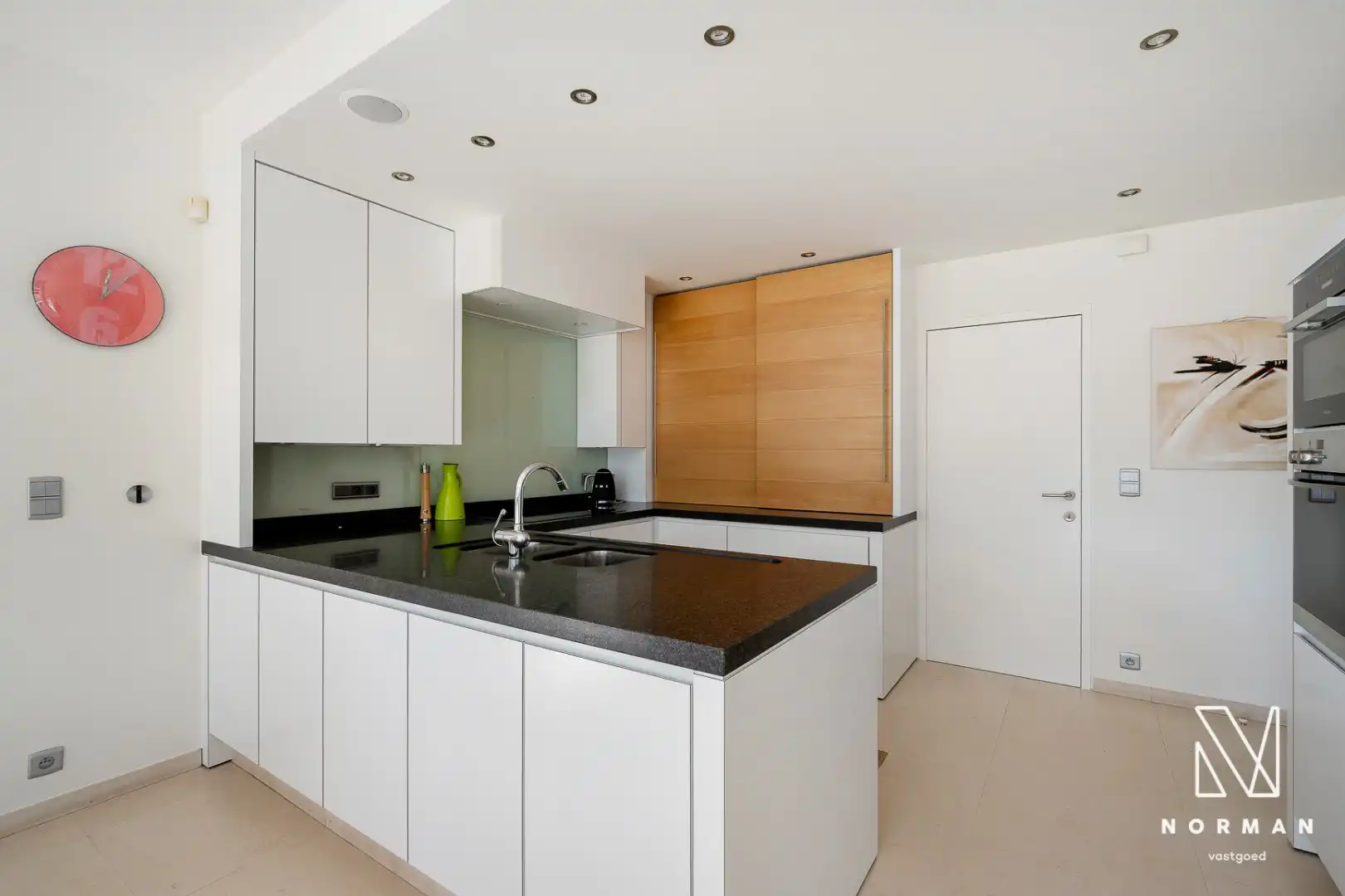 Unieke eigendom op veel grond met 4 kamers, 2 badkamers, dubbele garage, landelijk verzicht,... foto 9