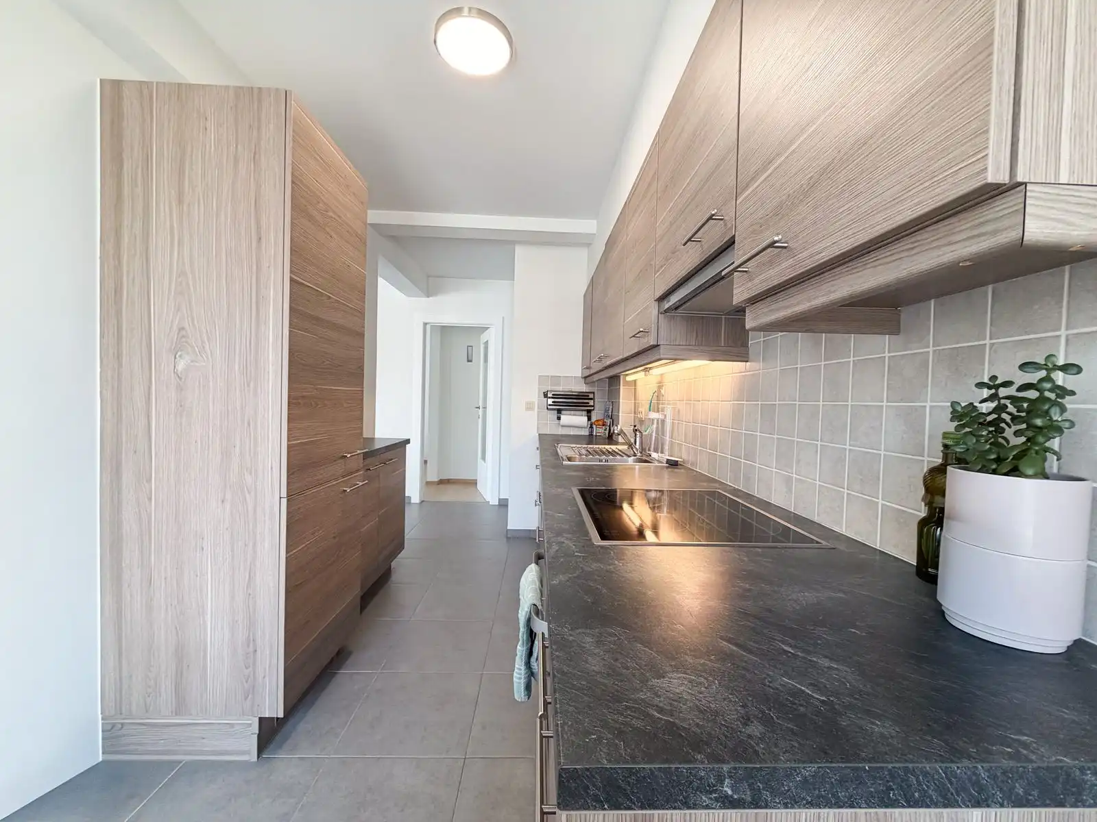 Fanstastisch ruim hoekappartement met 2 slpk én gemeubeld, pal aan zee foto 5
