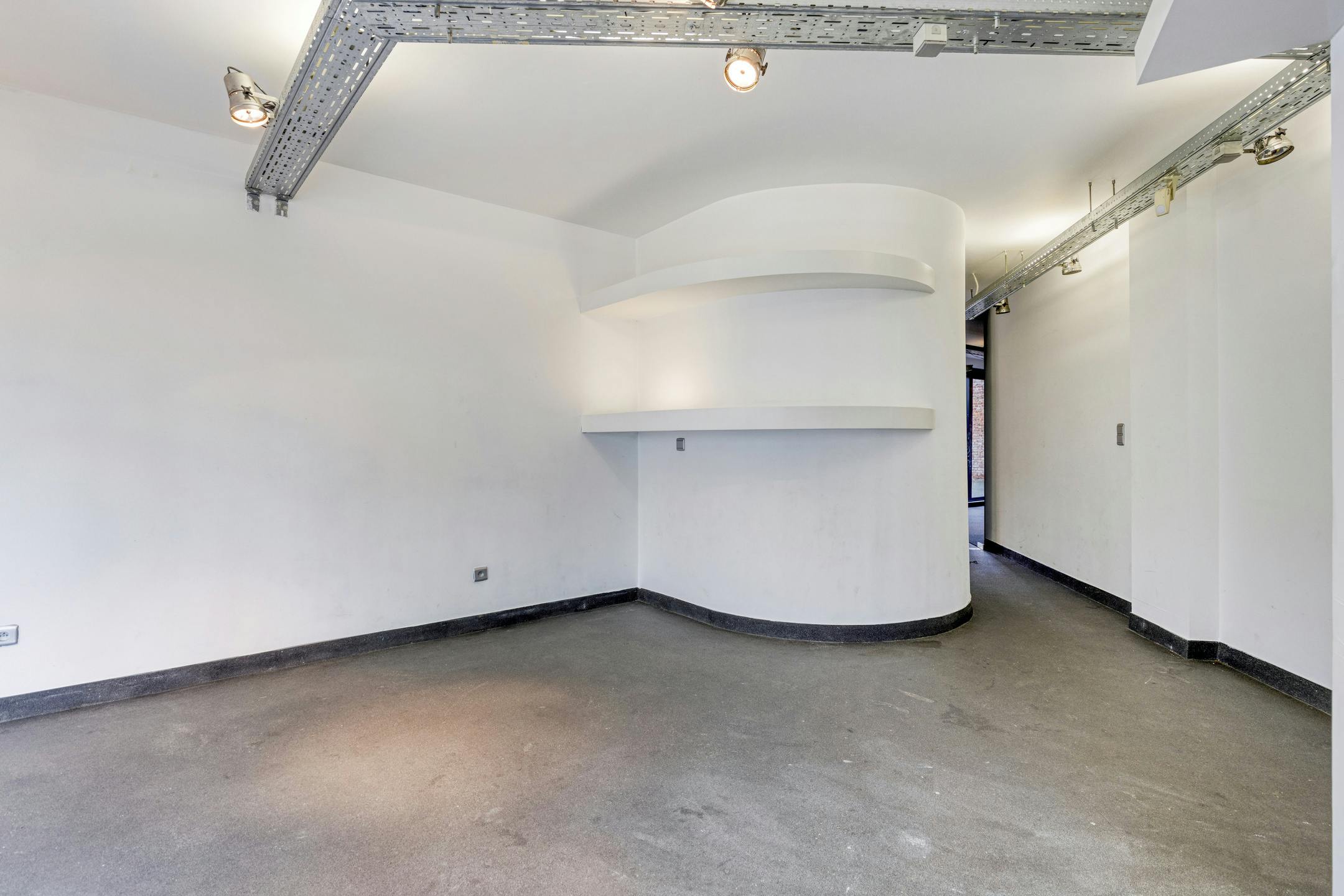 Studio met praktijk- of bureelruimte te Borgerhout foto 3