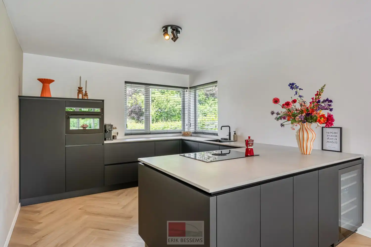 Instapklare gezellige vrijstaande woning met een woonopp. van circa 185 m2 op een perceel van 17a53ca foto 5