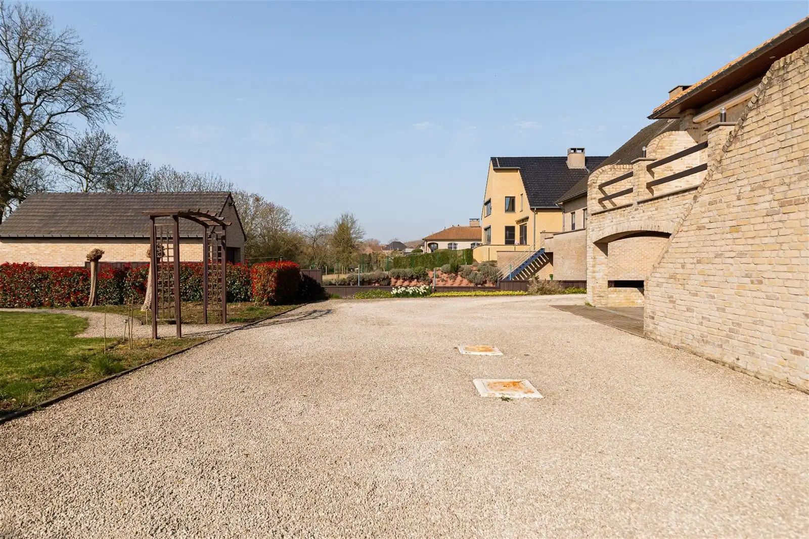 Ruime lichtrijke villa met tuin op 15are50 foto 28