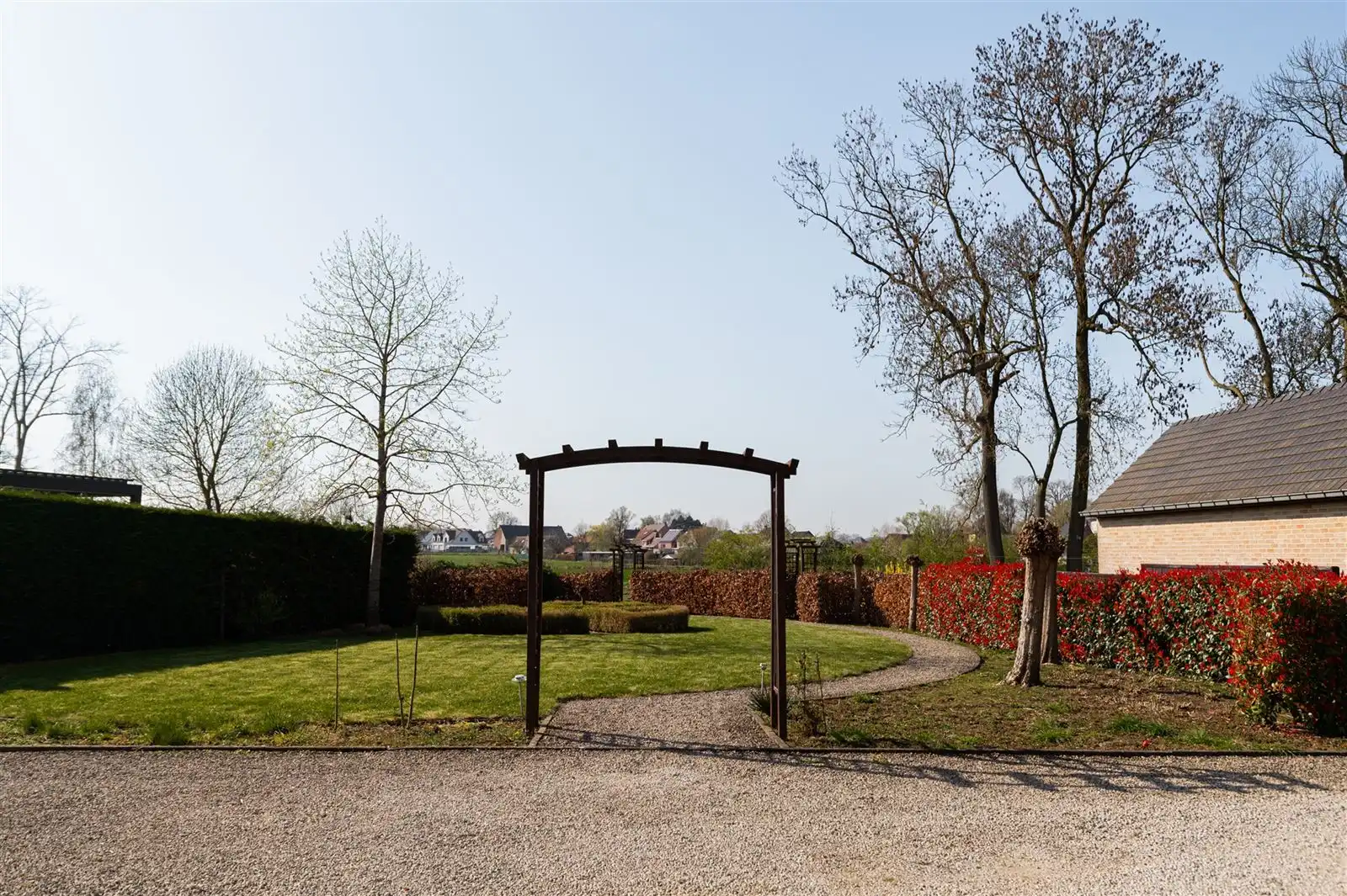 Ruime lichtrijke villa met tuin op 15are50 foto 28