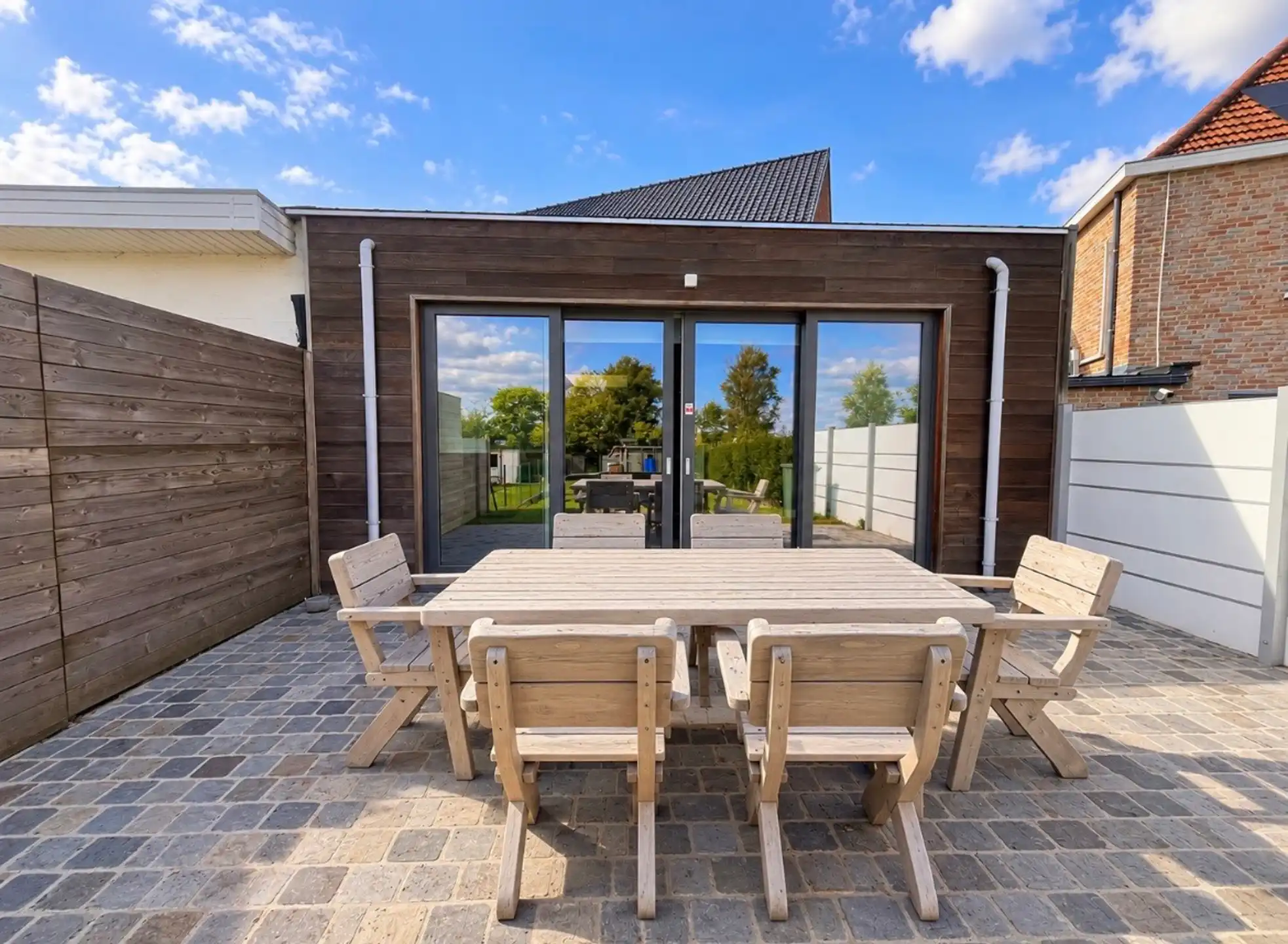 RUIME WONING MET 3 SLPK EN ZONNIGE TUIN. foto 16