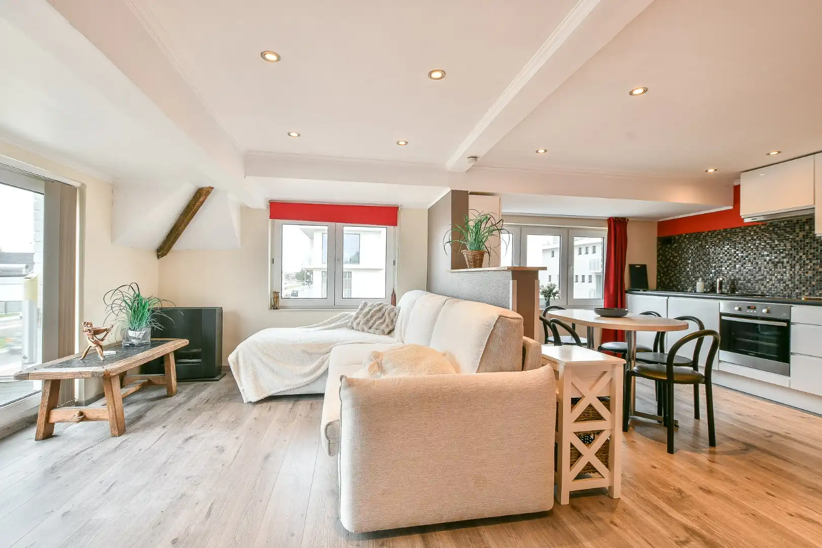 Ruime woning met veel mogelijkheden, carport en 2 parkeerplaatsen - vlakbij centrum & zee!  foto 18
