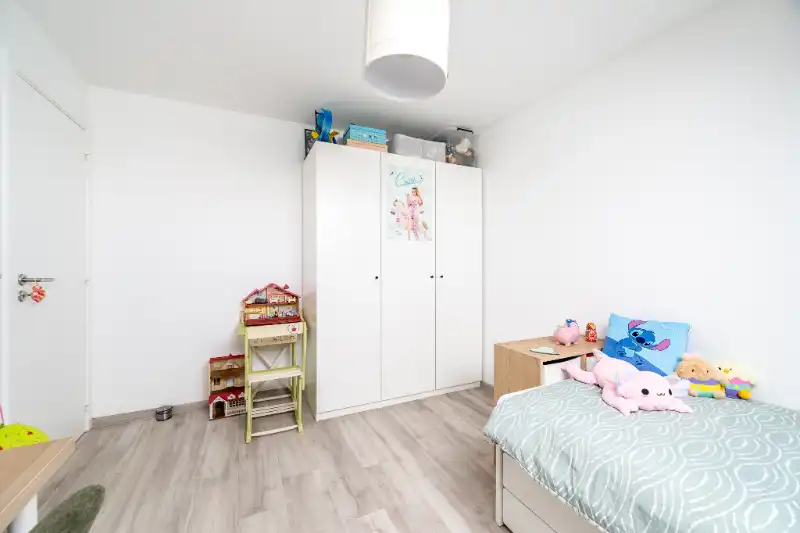 Halfopen bebouwing met praktische indeling in rustige woonwijk foto 15