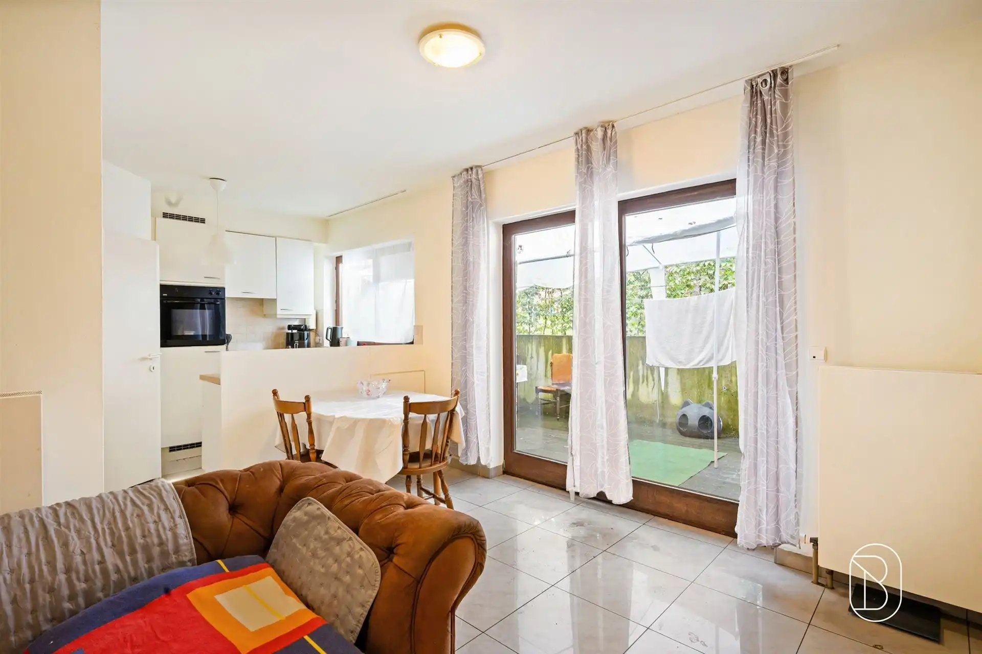 Goedgelegen duplexappartement met 2 slk.  foto 3
