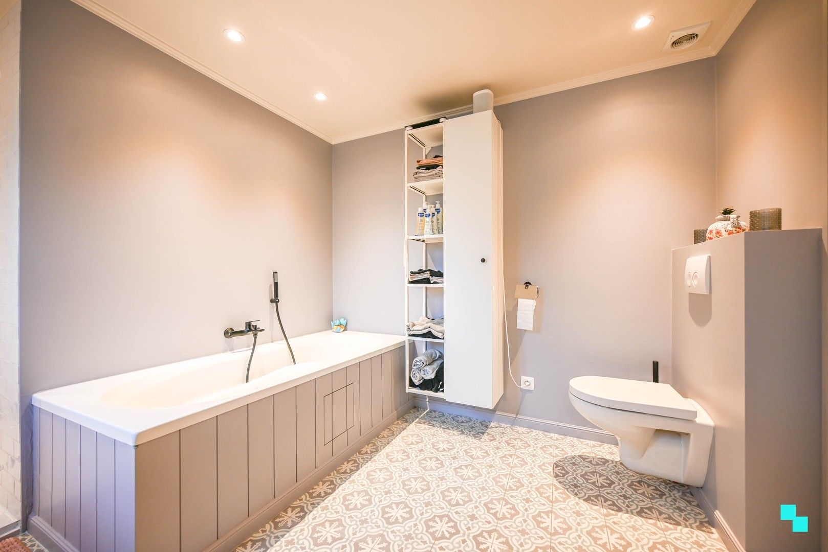 Charmante gerenoveerde woning te Harelbeke foto 9