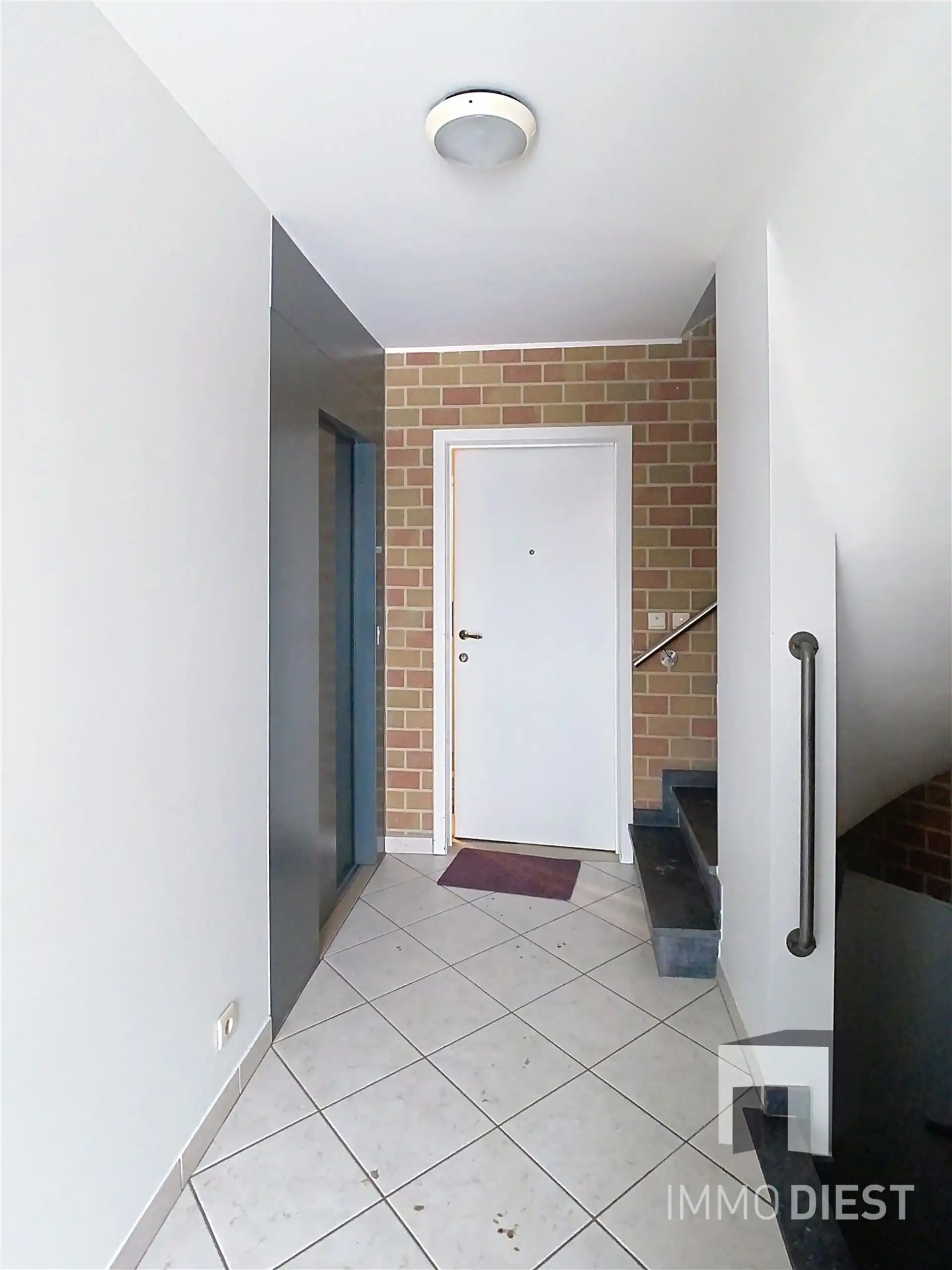 Topligging: gelijkvloers appartement mét garage en kelder foto 6