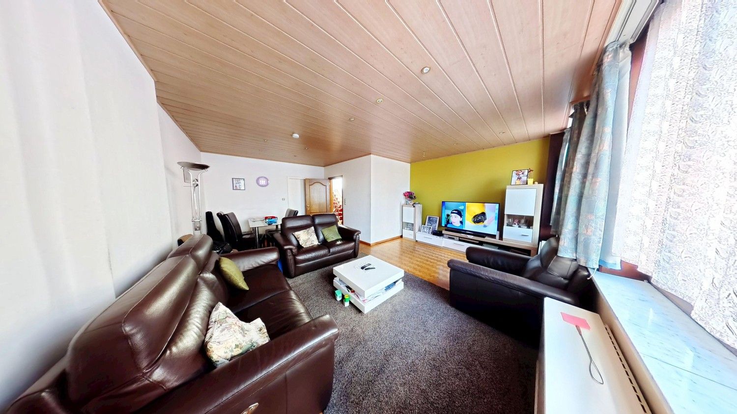 Handelspand met zeer ruim appartement in het centrum Brakel! foto 9