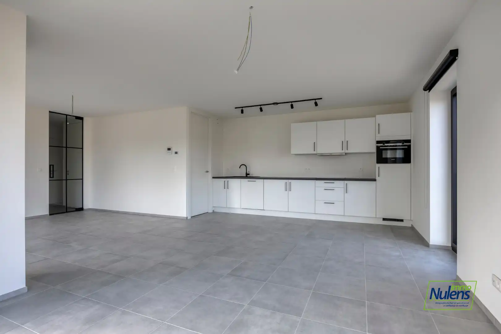 Stijlvol nieuwbouwappartement met 2 slaapkamers en zonnig terras in hartje Lanaken! foto 7