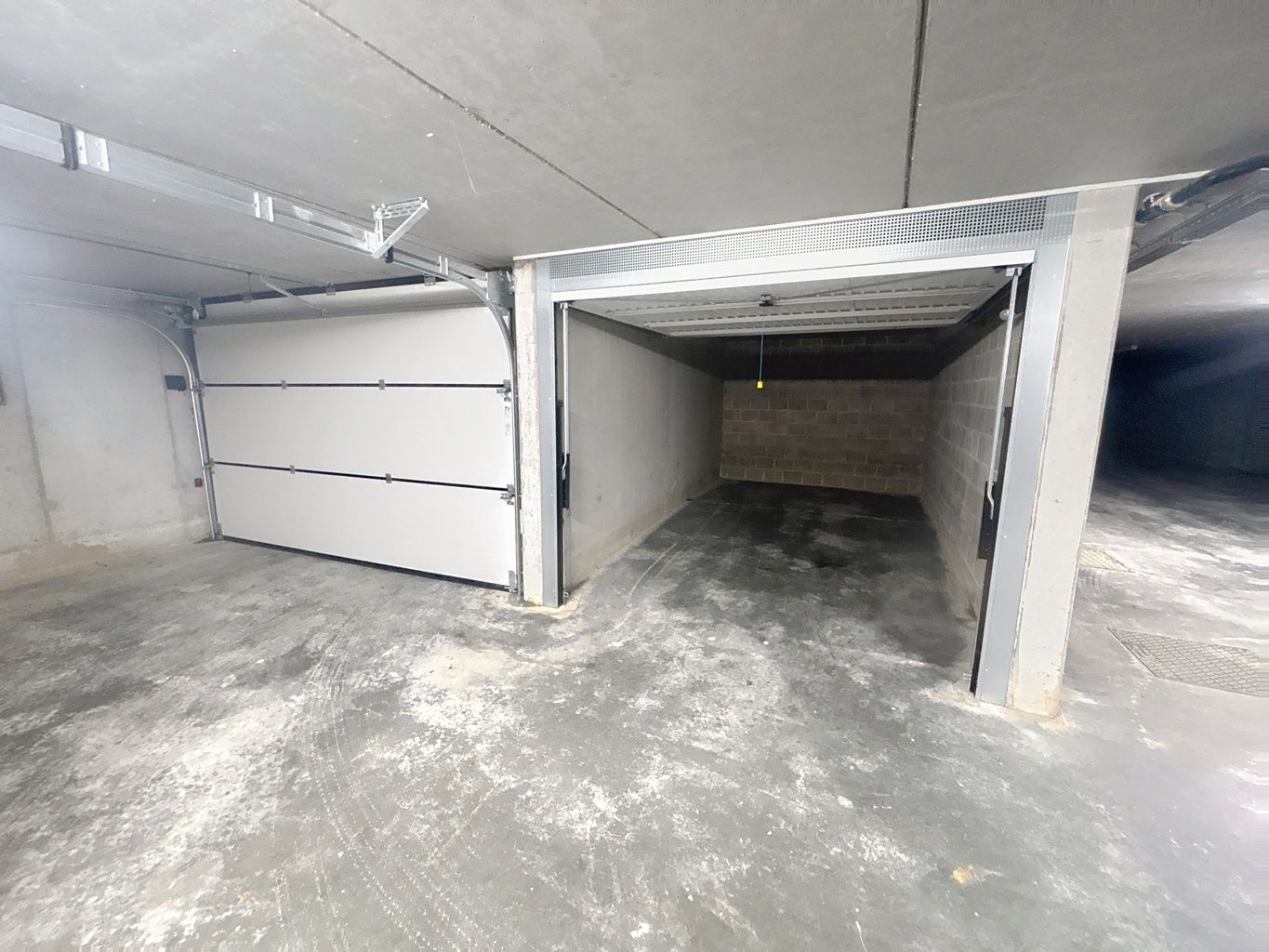 Garagebox in het centrum van Opwijk foto {{pictureIndex}}