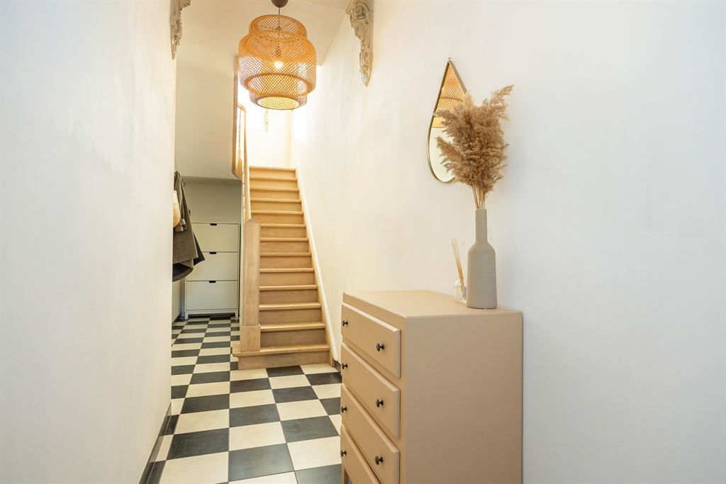 Stijlvol gerenoveerde woning met 3 slaapkamers foto 3