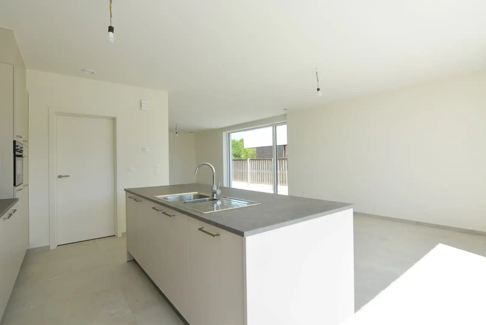 Moderne, energiezuinige, halfvrijstaande woning met carport op 3 a 80 ca. foto 9