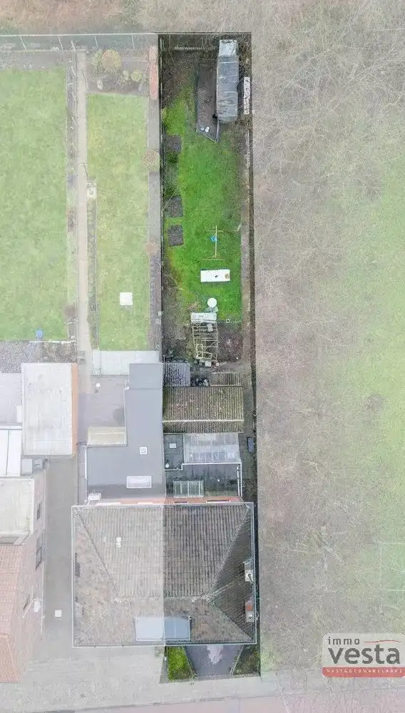 Ruime, te renoveren halfopen woning foto 5