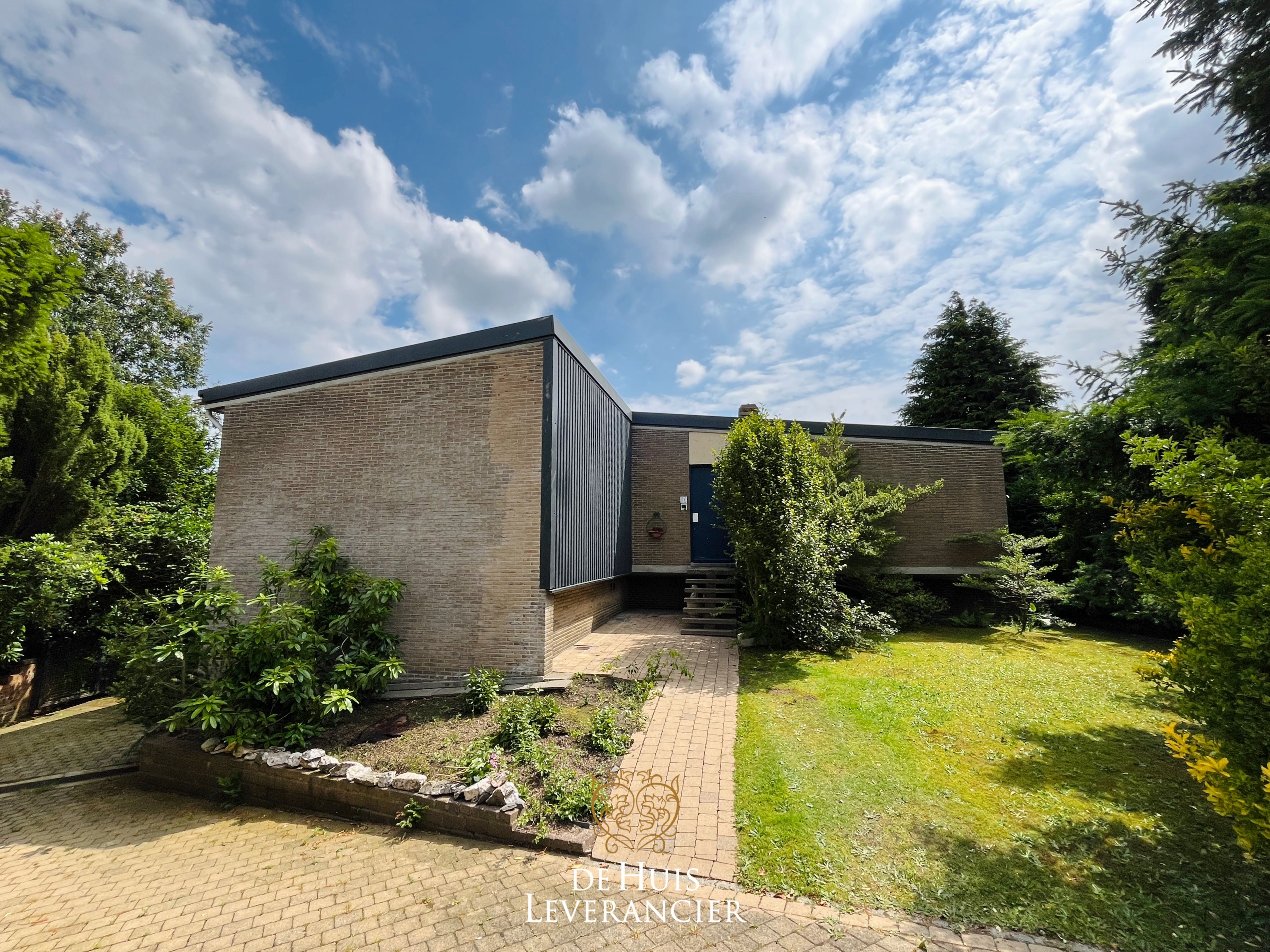 Unieke kunstzinnige residentiële te renoveren woonst in hartje Kontich foto 1