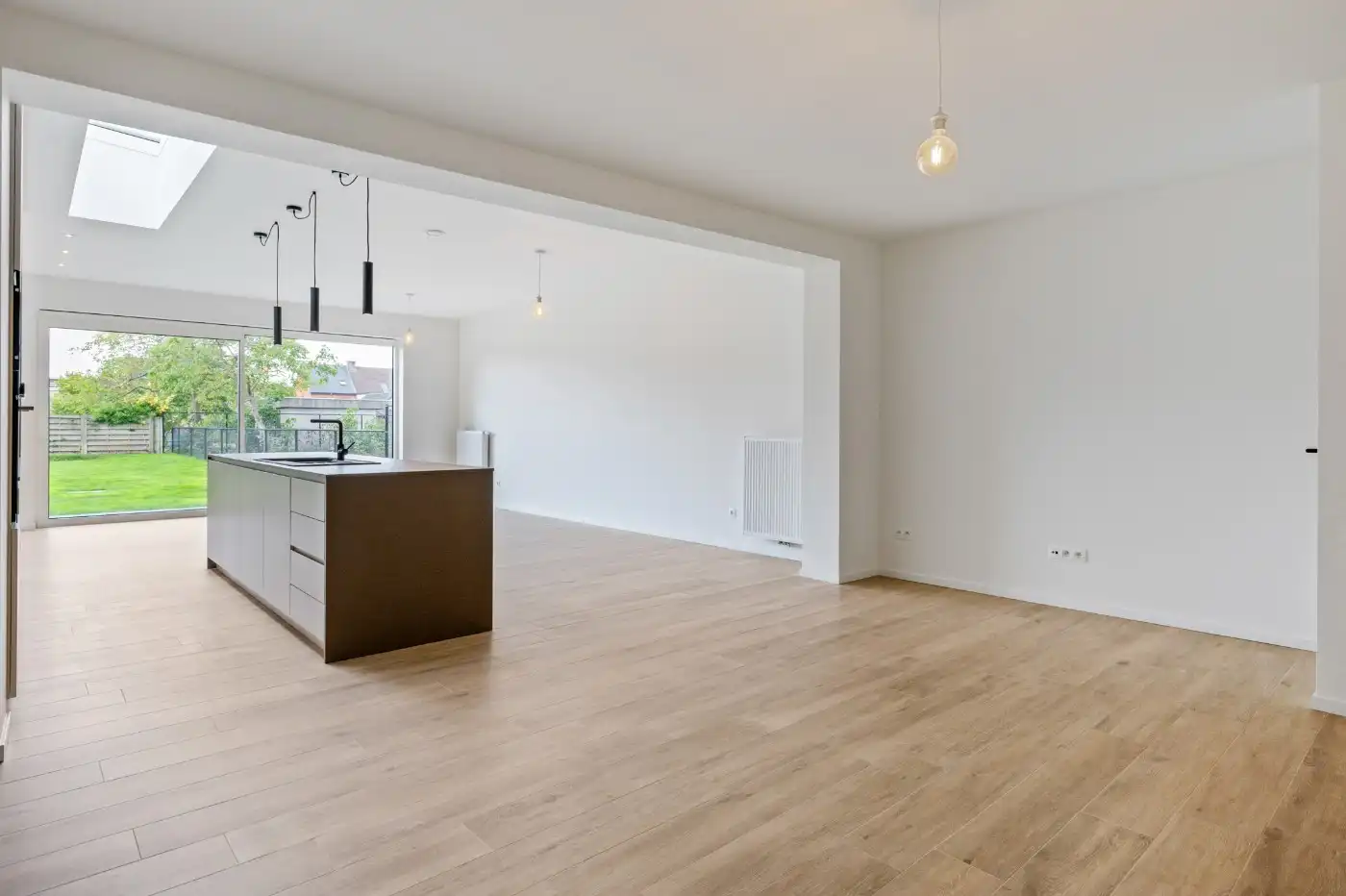 Volledig gerenoveerde, instapklare woning met 3 slpk. en grote tuin foto 4