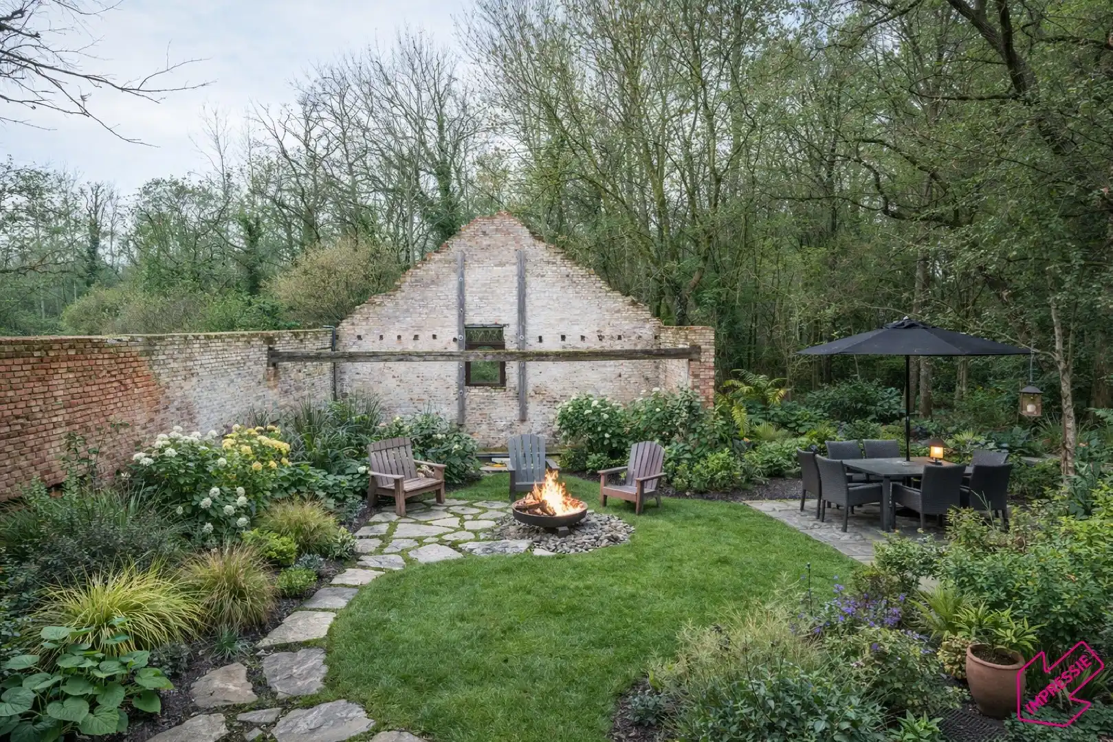 Te renoveren woning met enorm potentieel in het groene Humbeek foto 7