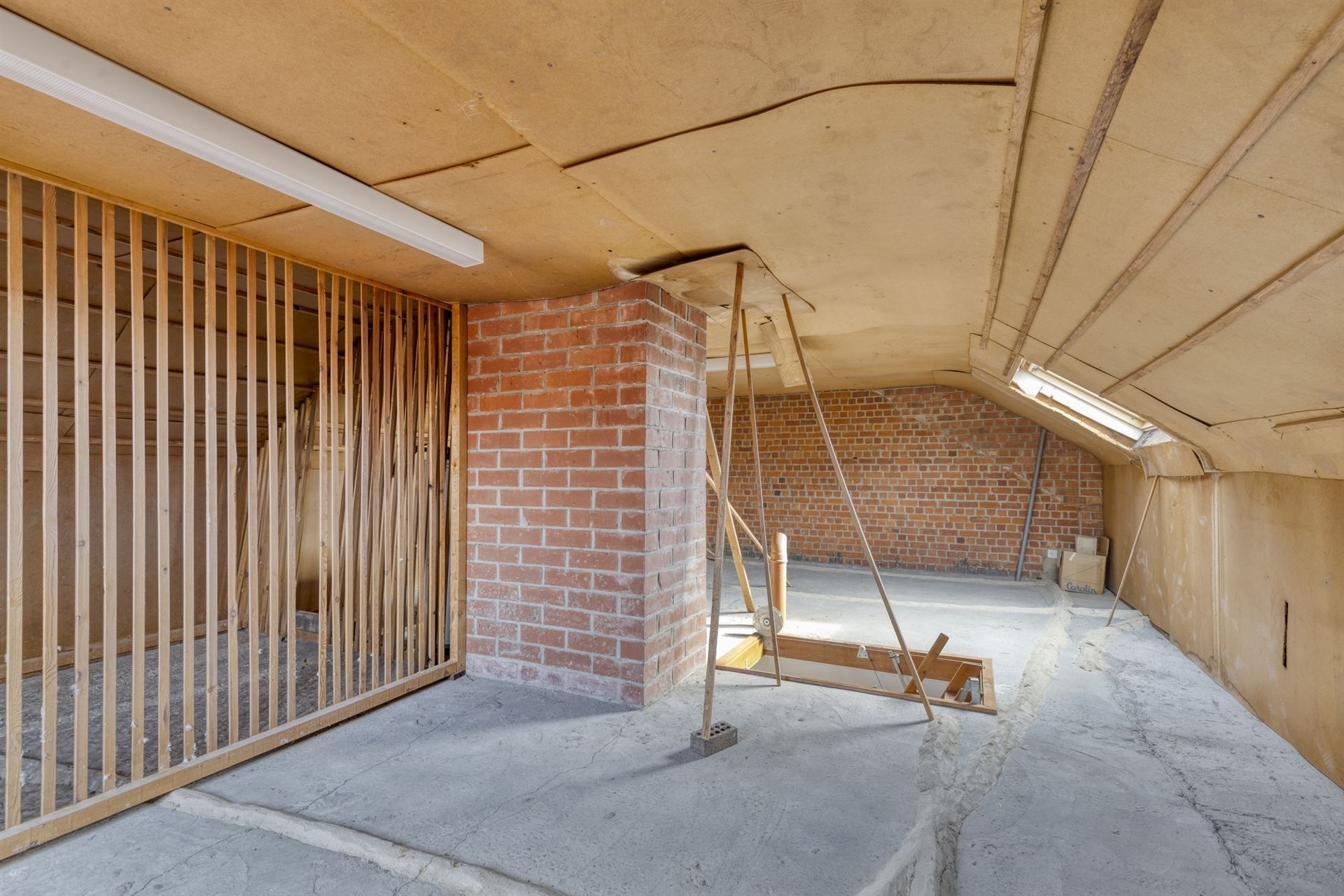 Ruim huis met 4 slaapkamers en grote tuin. foto 16