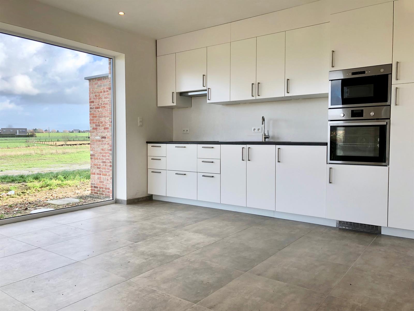 Prachtige nieuwbouwwoning met oprit, garage en tuin foto 5