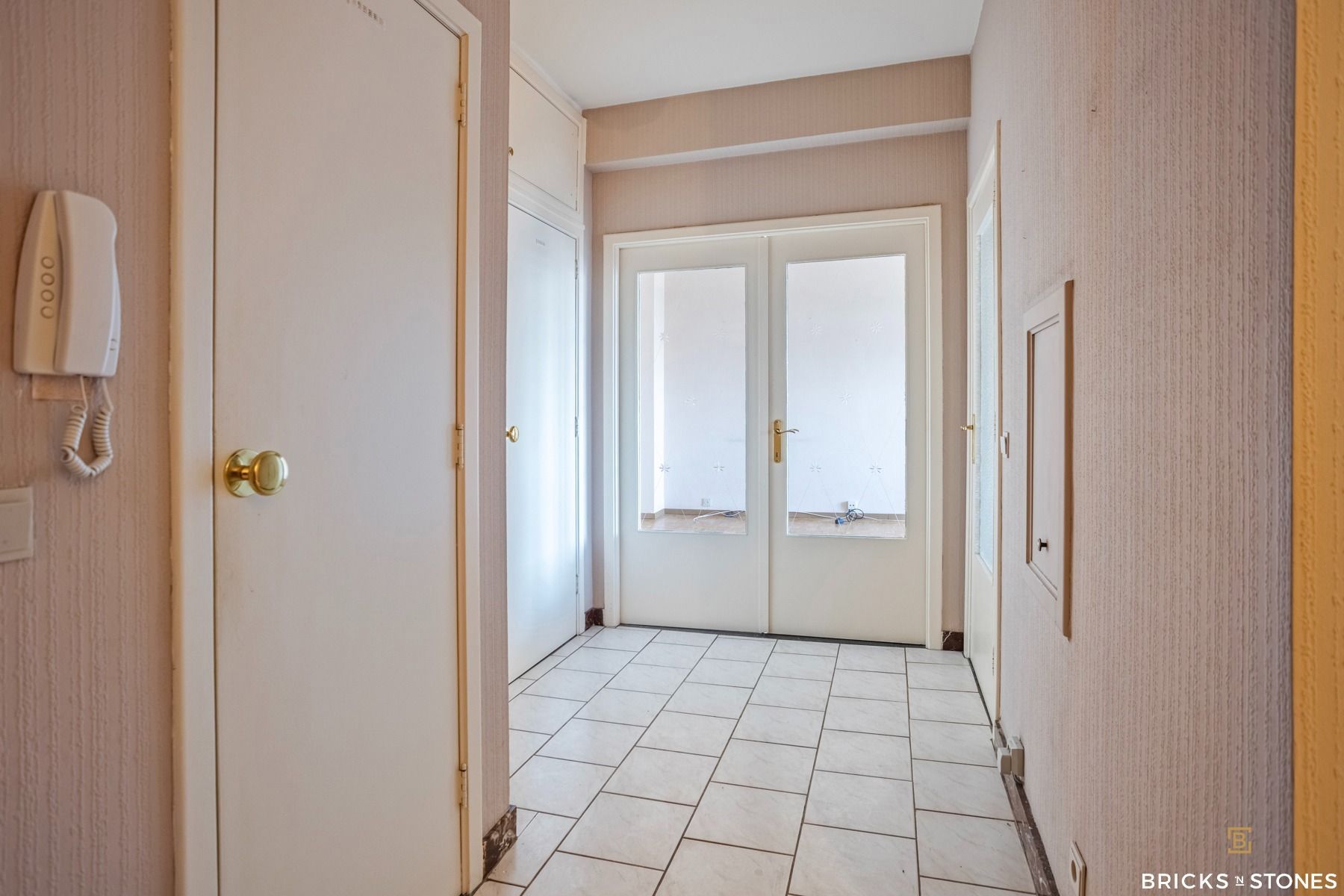 Ruim 3-slaapkamer appartement met terras en panoramisch zicht foto 5