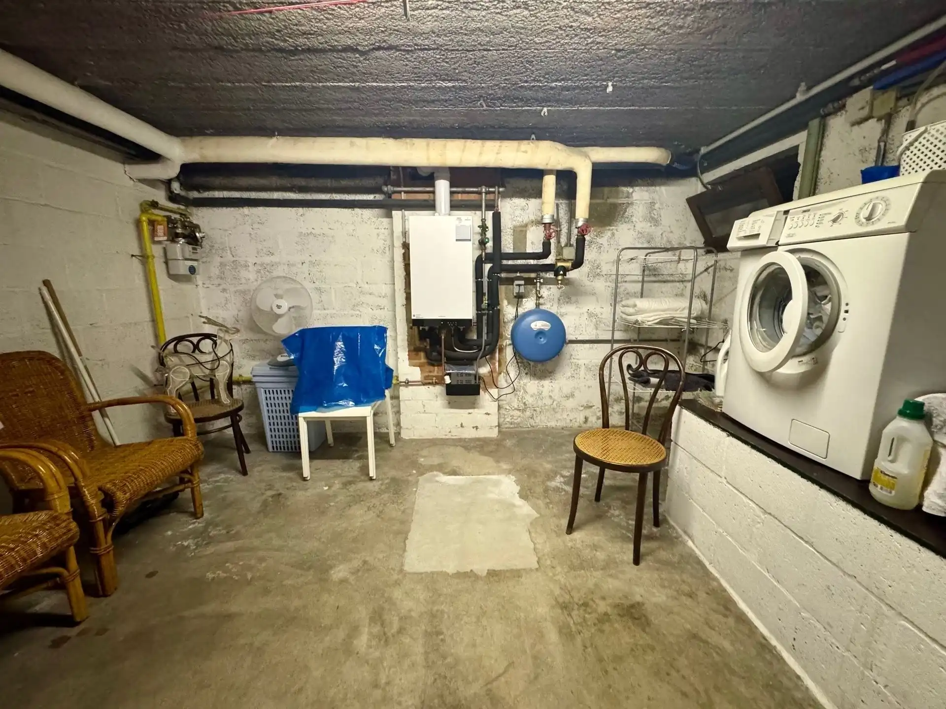 Halfopen bebouwing in rustige straat te As foto 23