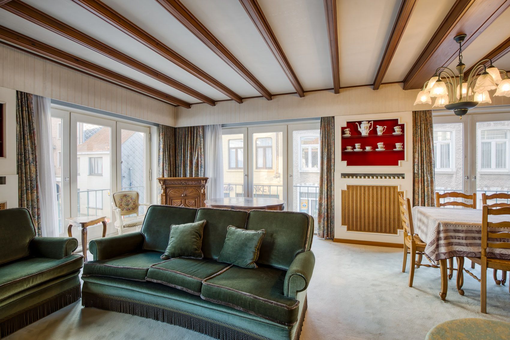 Handelshuis met ruim appartement en 2 garages foto 7