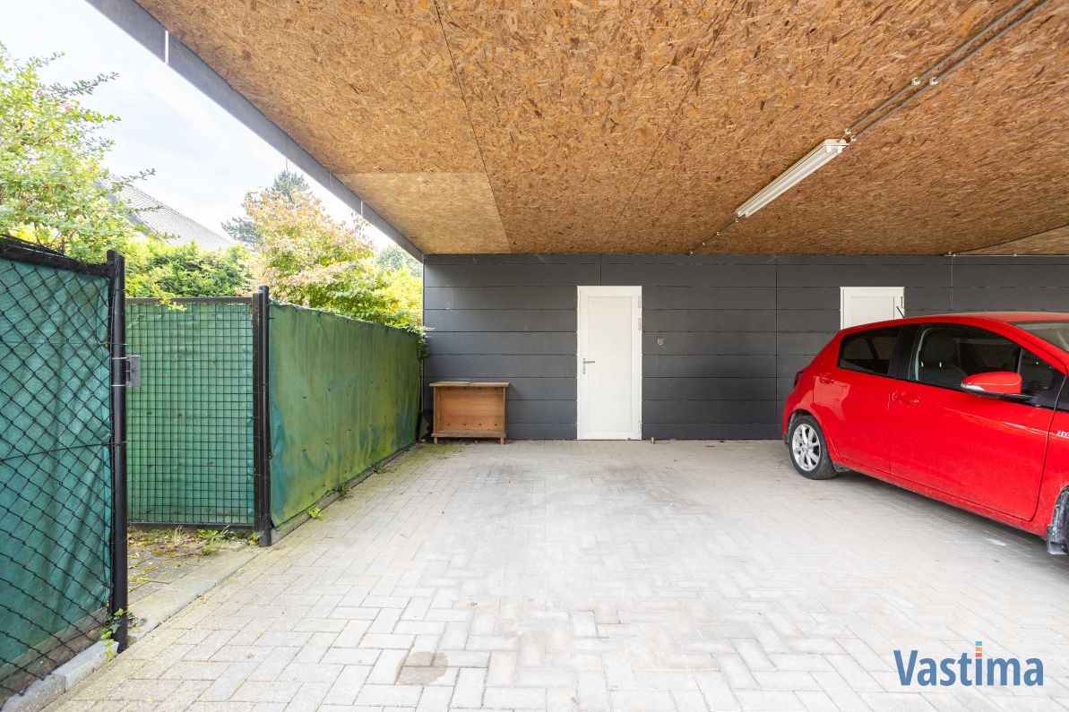 Ruime en moderne gezinswoning met tuin en garage foto 31