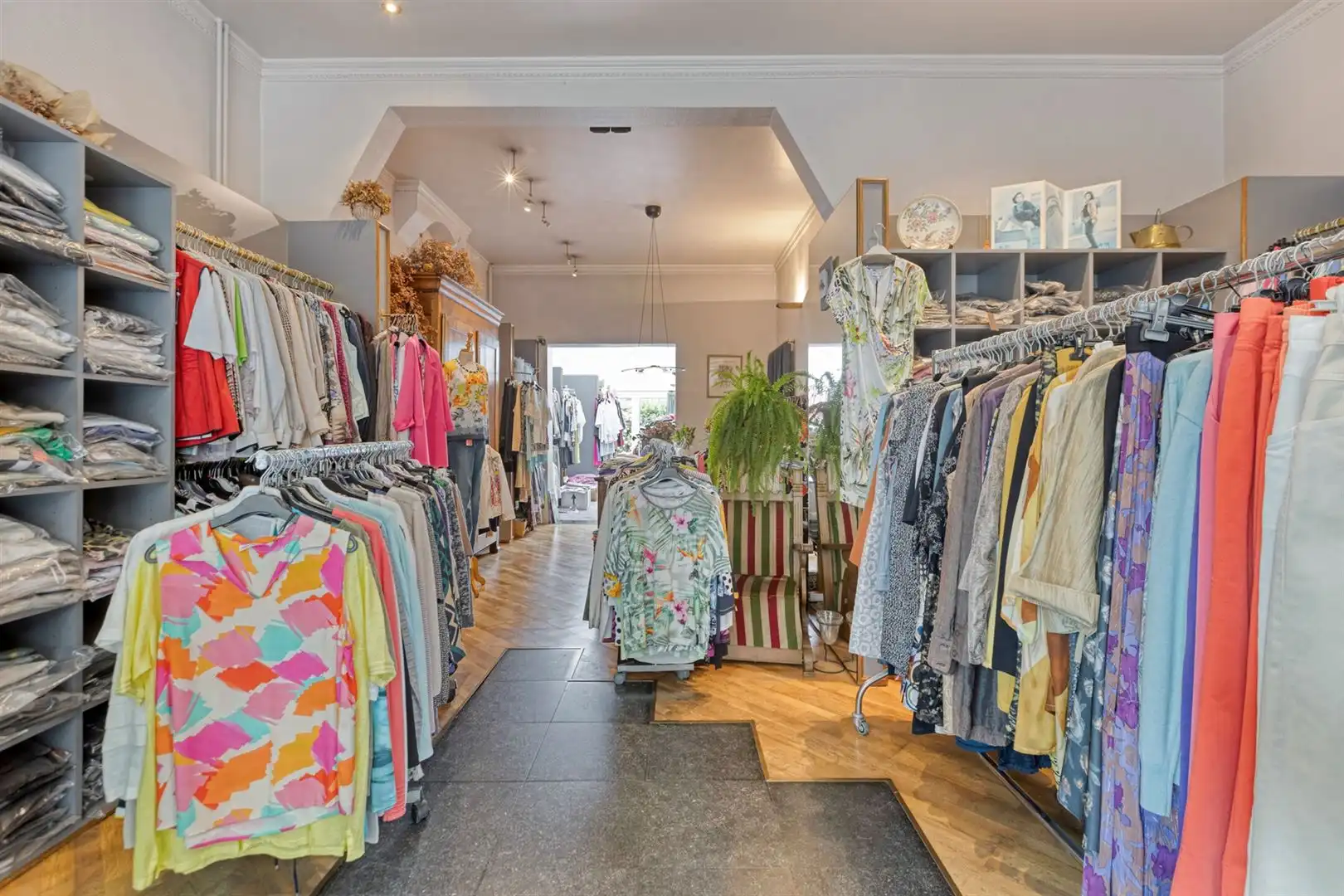 TE KOOP: Handelshuis met ruime woonst in het centrum van Leopoldsburg! foto 3